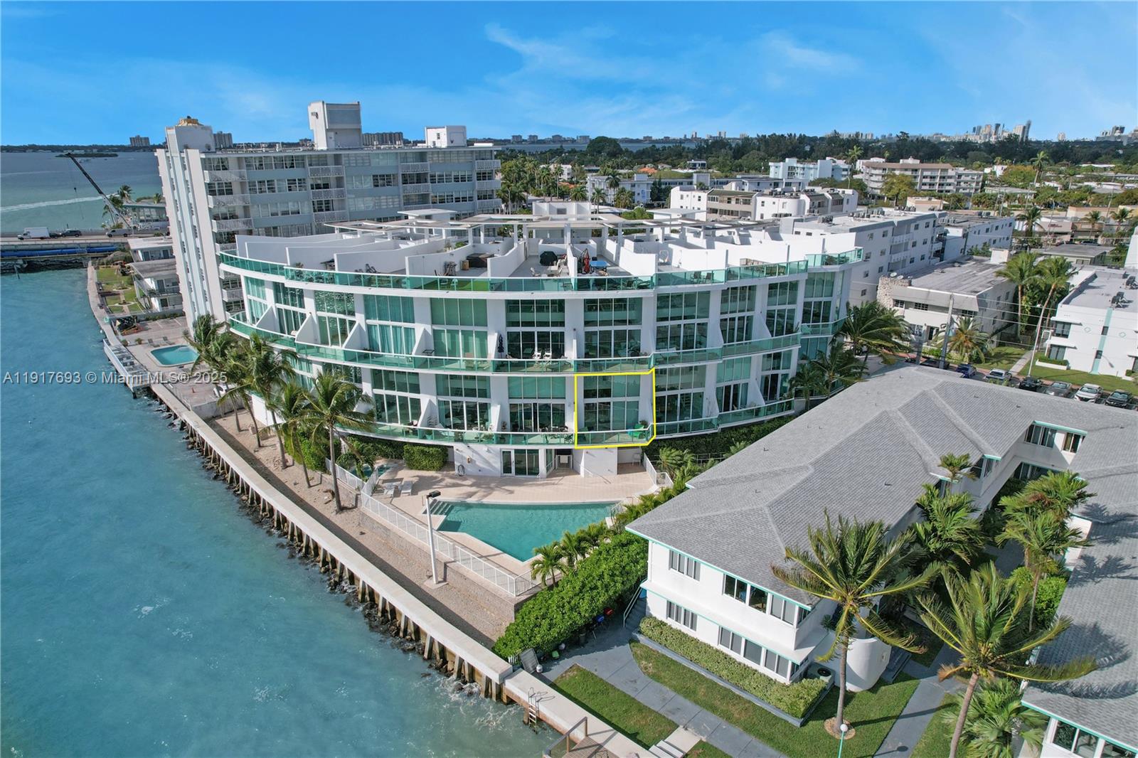2000 Bay Dr #205 Miami Beach, FL 33141