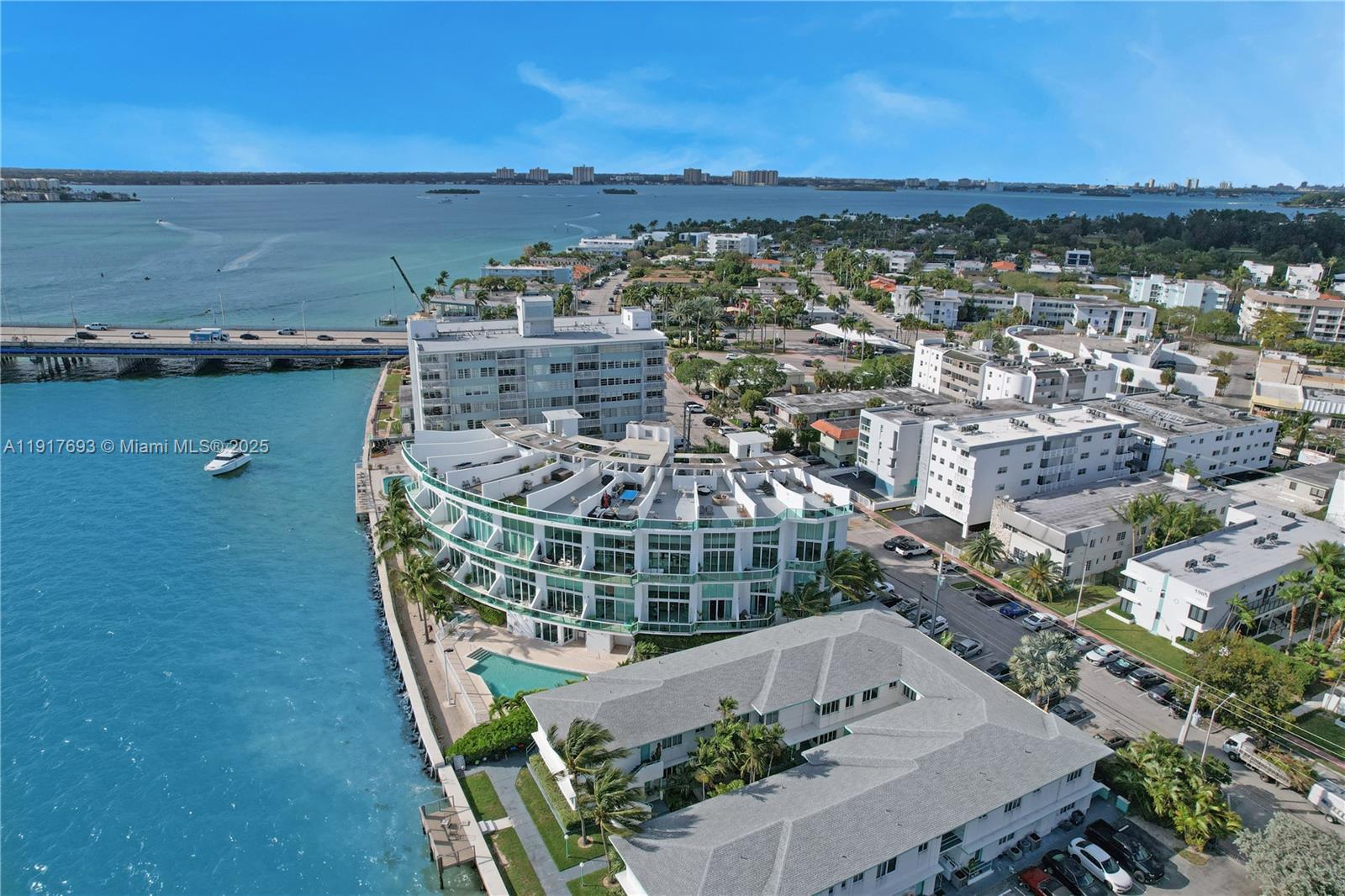 2000 Bay Dr #205 Miami Beach, FL 33141