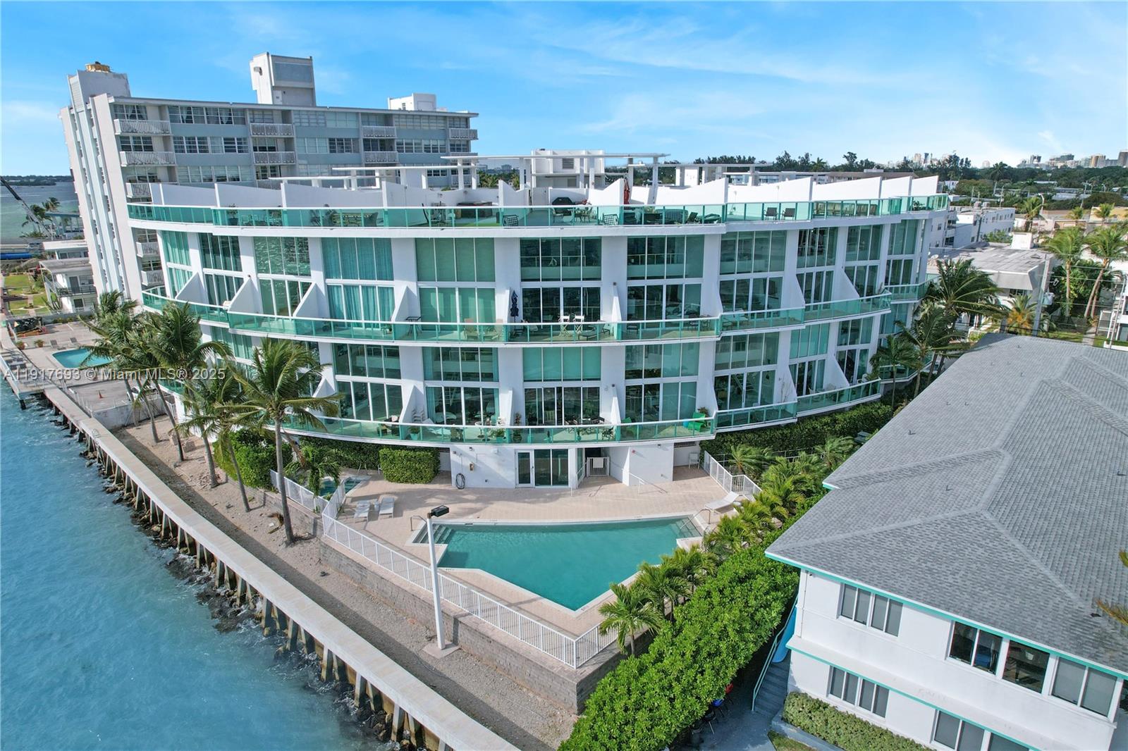 2000 Bay Dr #205 Miami Beach, FL 33141