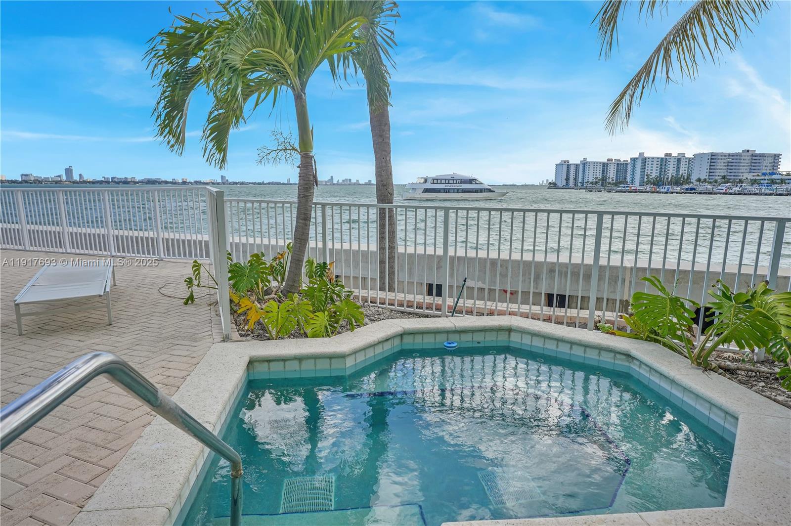 2000 Bay Dr #205 Miami Beach, FL 33141