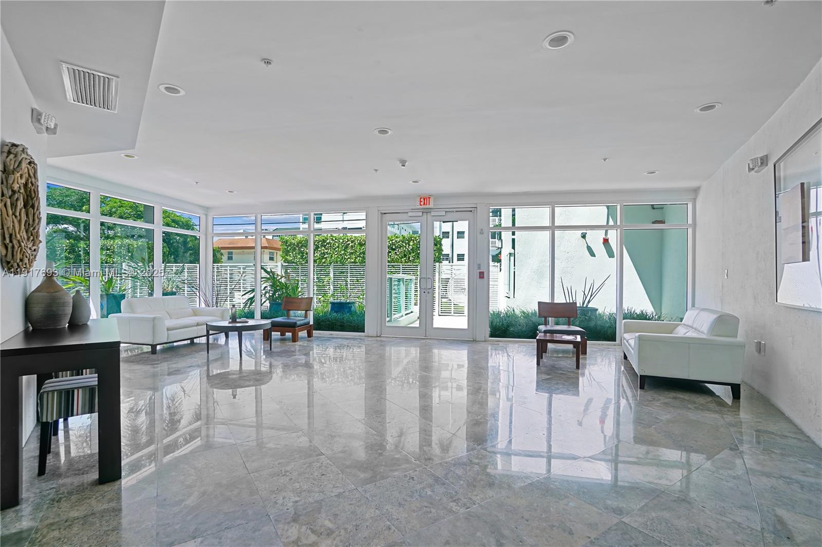 2000 Bay Dr #205 Miami Beach, FL 33141