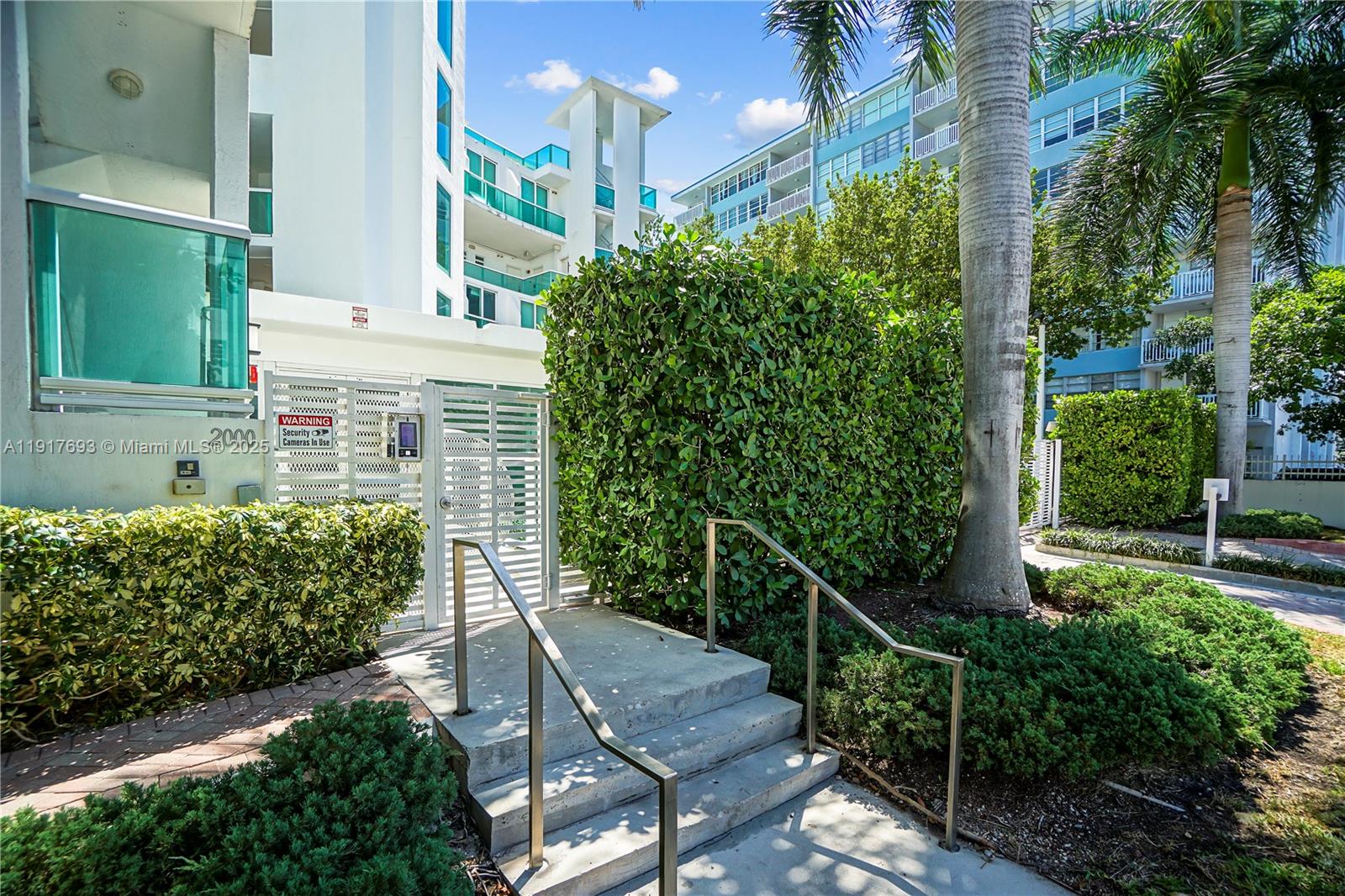 2000 Bay Dr #205 Miami Beach, FL 33141