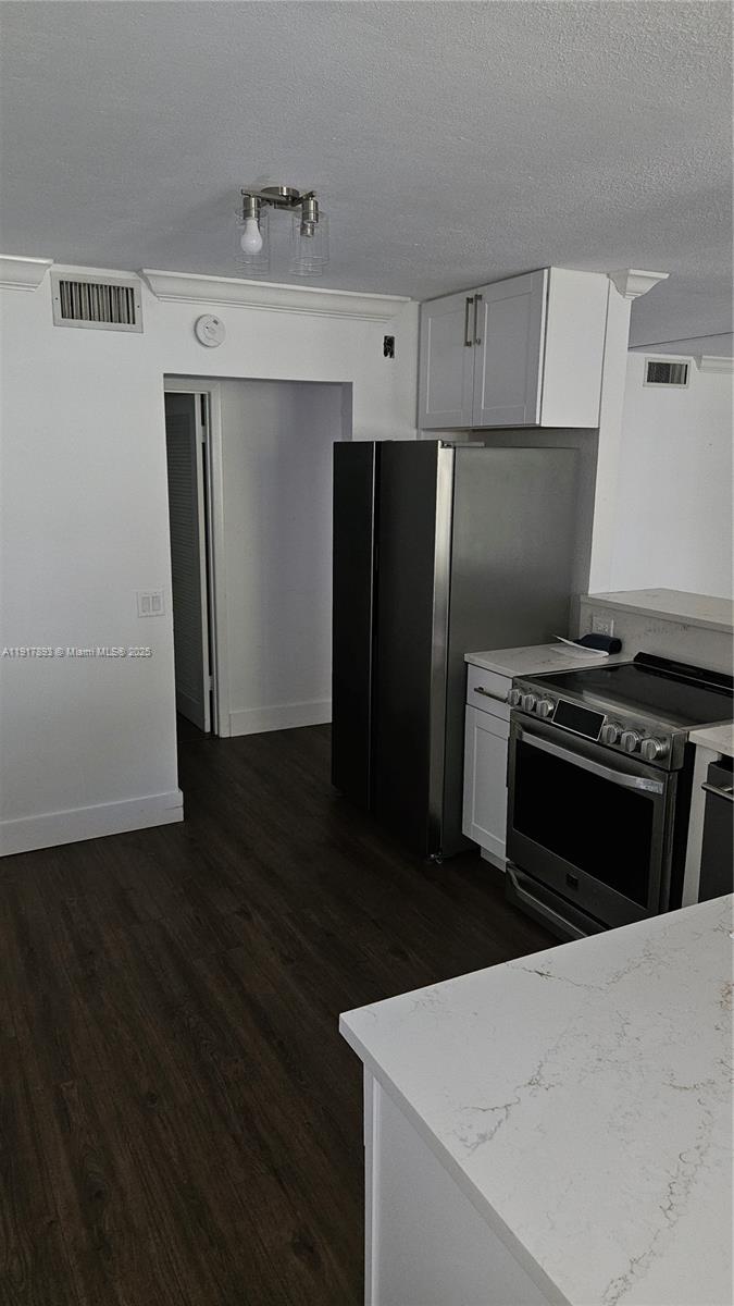 105 Lake Emerald Dr #311