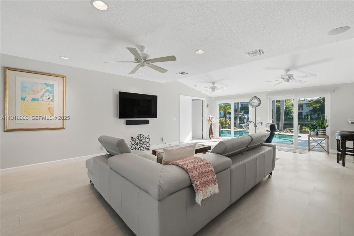 2662 NE 3rd St Pompano Beach, FL 33062