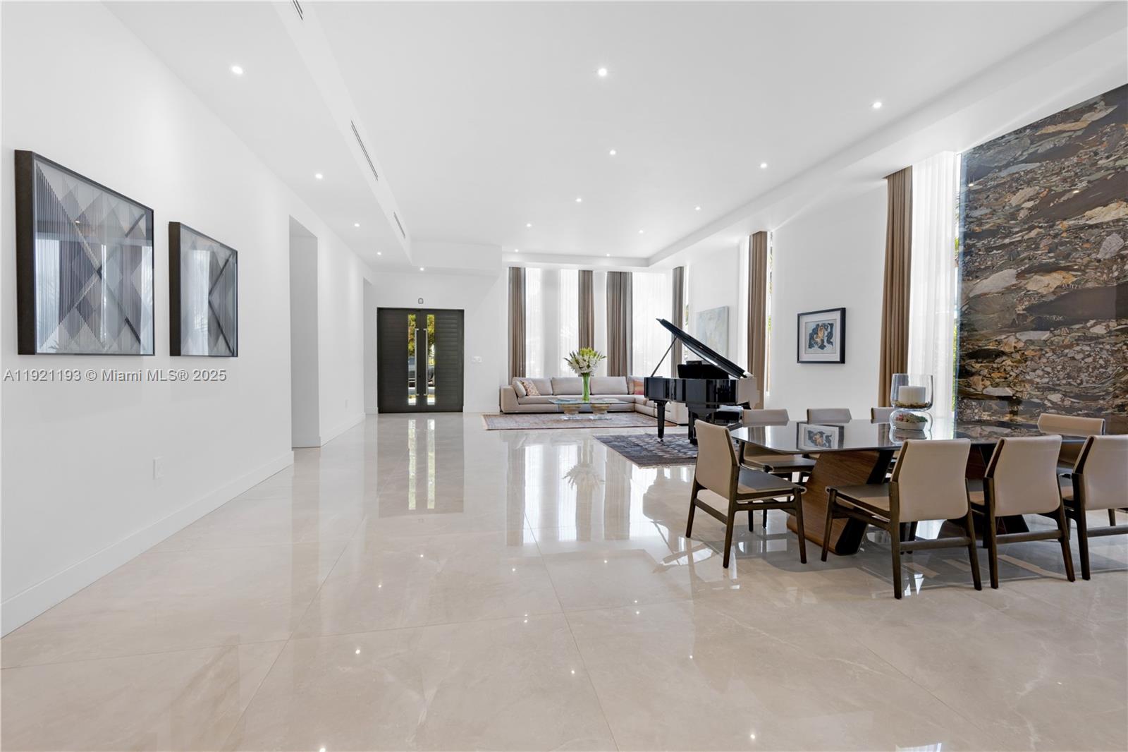 2420 SW 24th St Miami, FL 33145