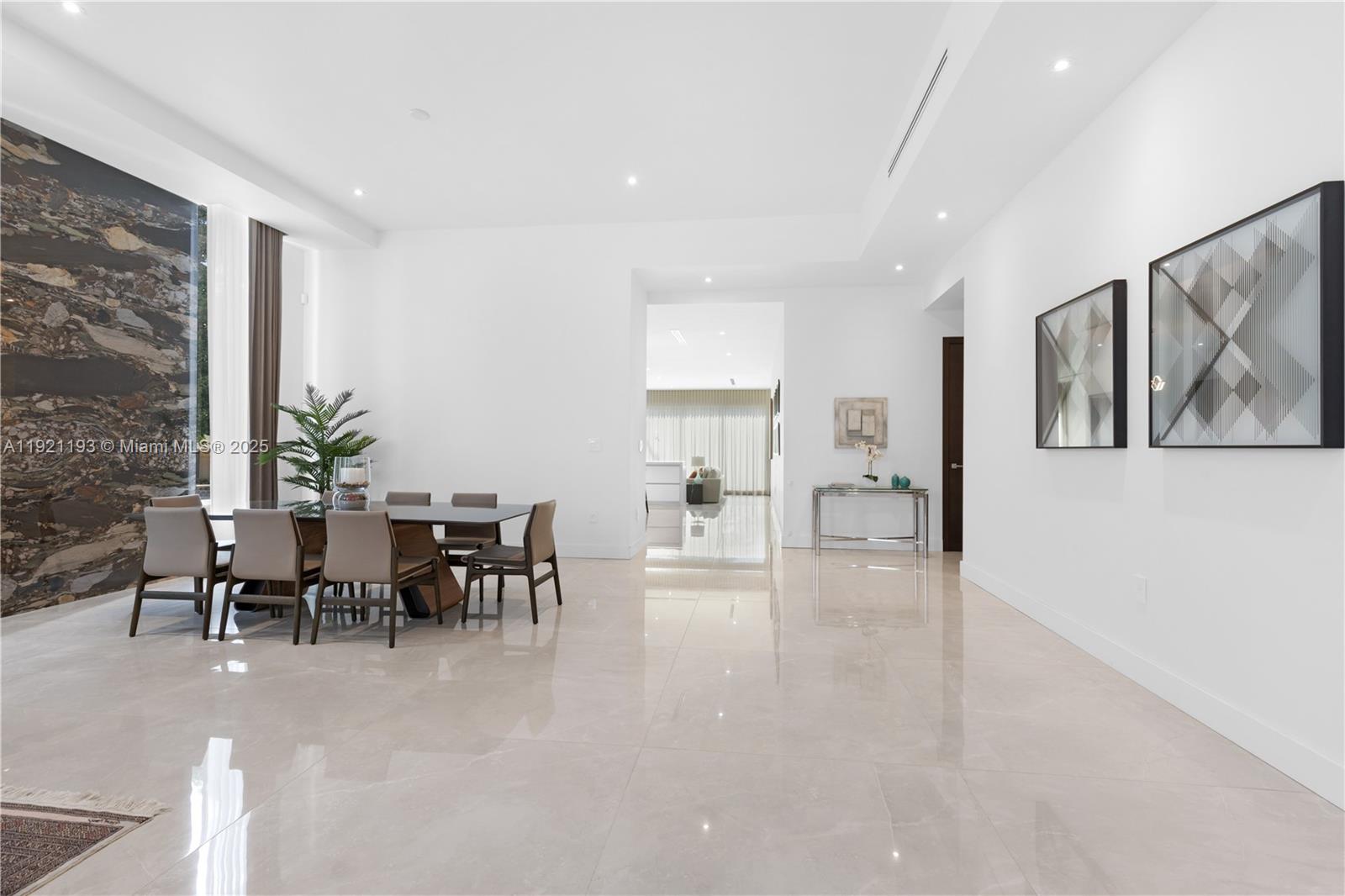 2420 SW 24th St Miami, FL 33145