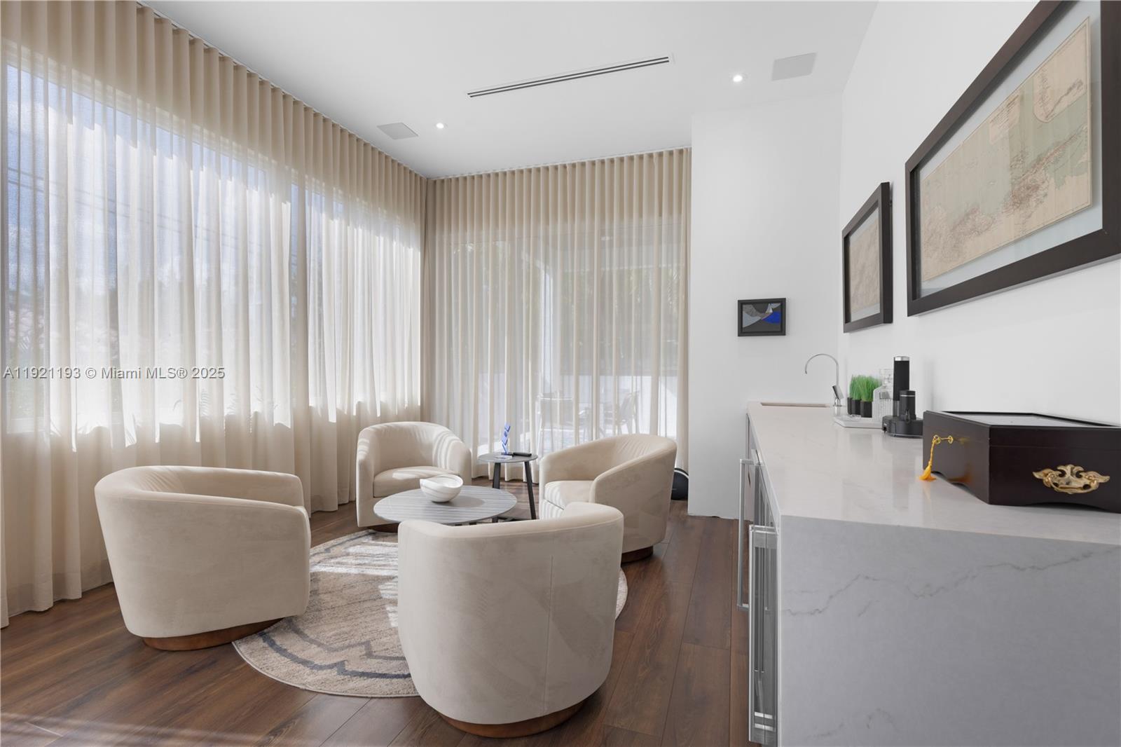 2420 SW 24th St Miami, FL 33145