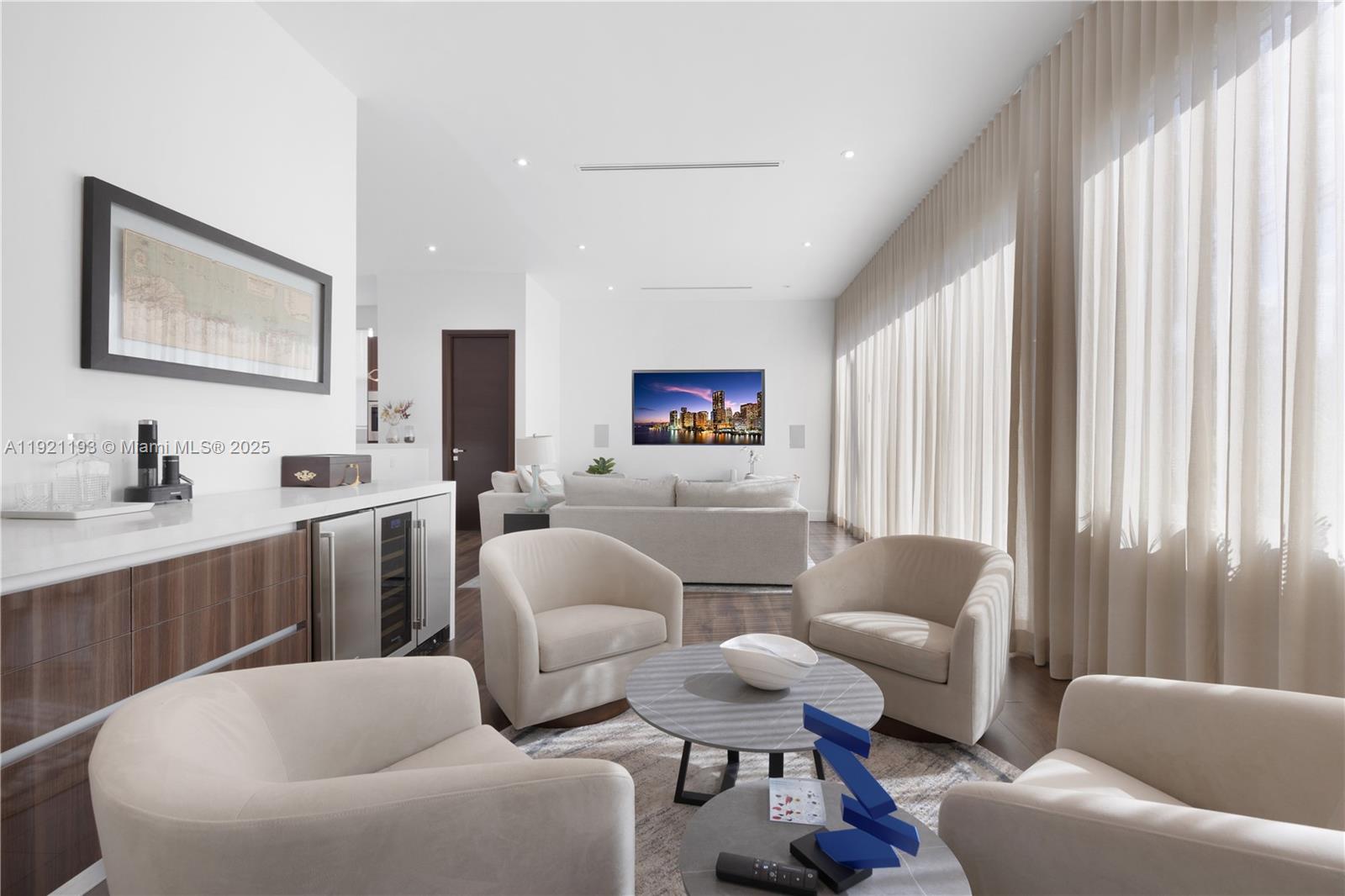 2420 SW 24th St Miami, FL 33145