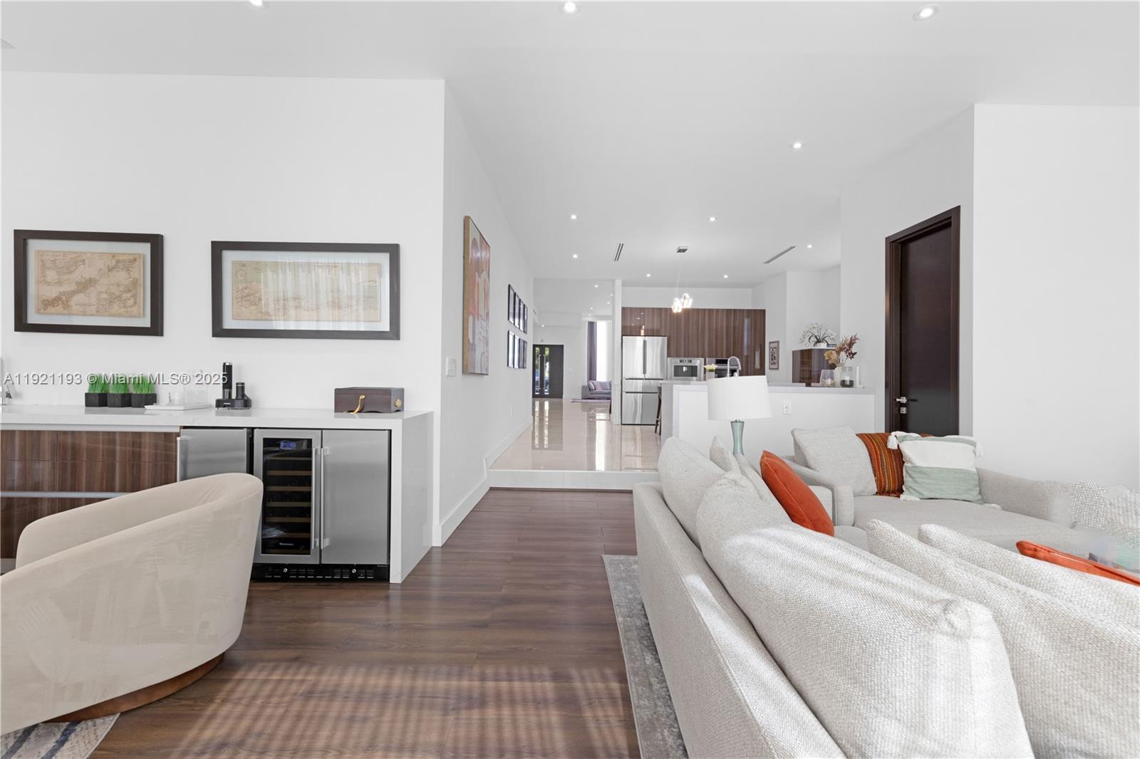 2420 SW 24th St Miami, FL 33145