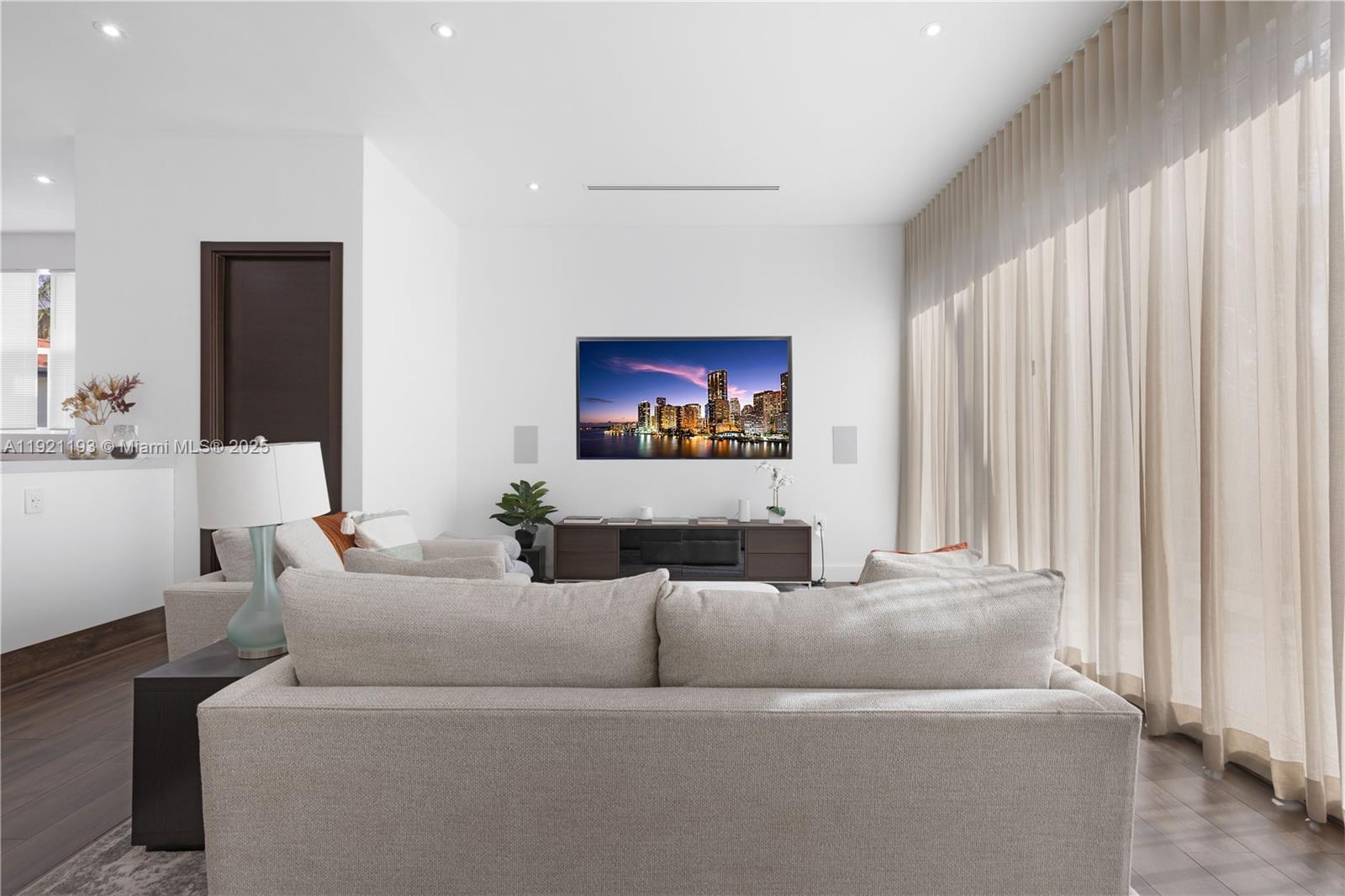 2420 SW 24th St Miami, FL 33145