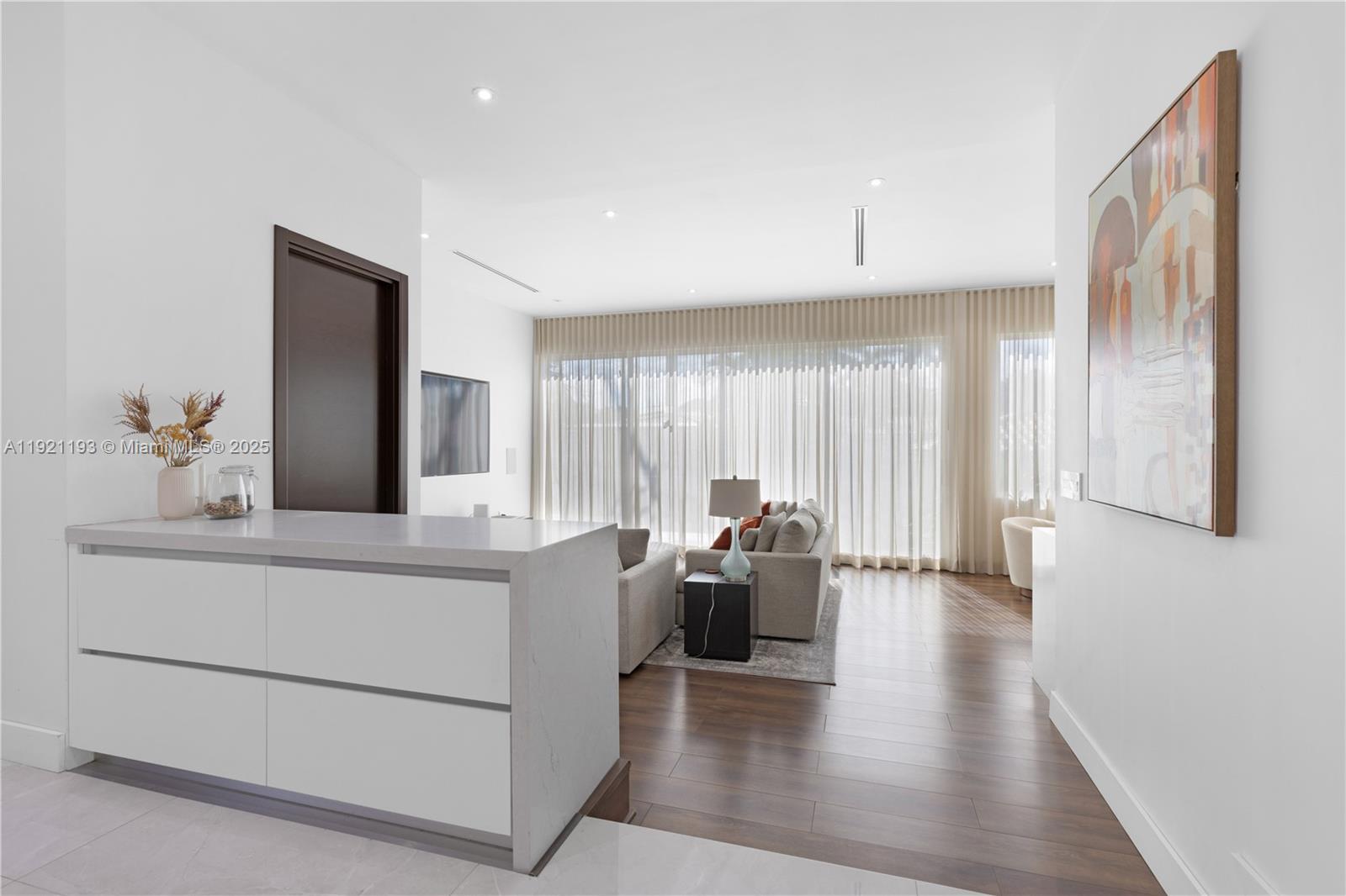 2420 SW 24th St Miami, FL 33145