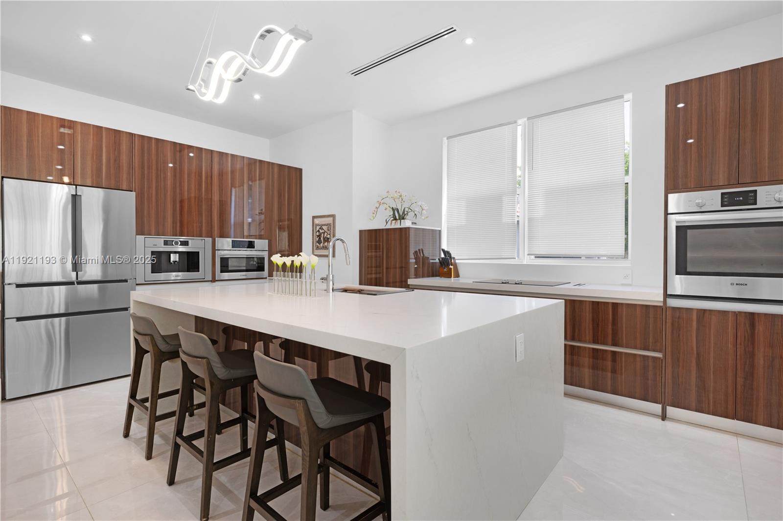 2420 SW 24th St Miami, FL 33145