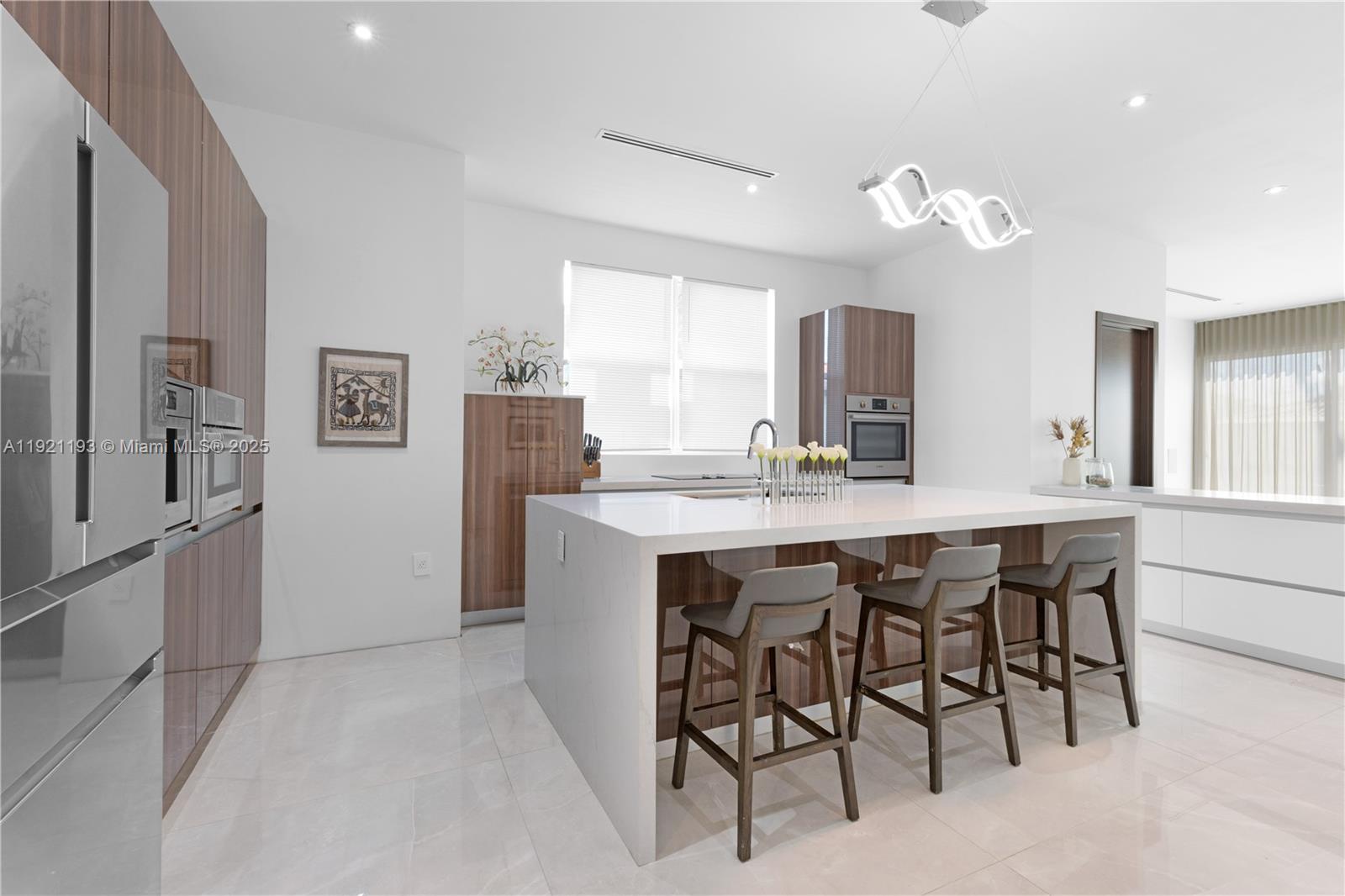 2420 SW 24th St Miami, FL 33145