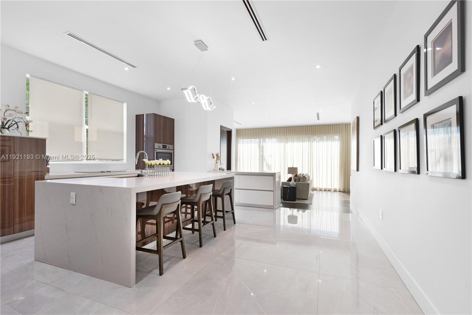 2420 SW 24th St Miami, FL 33145