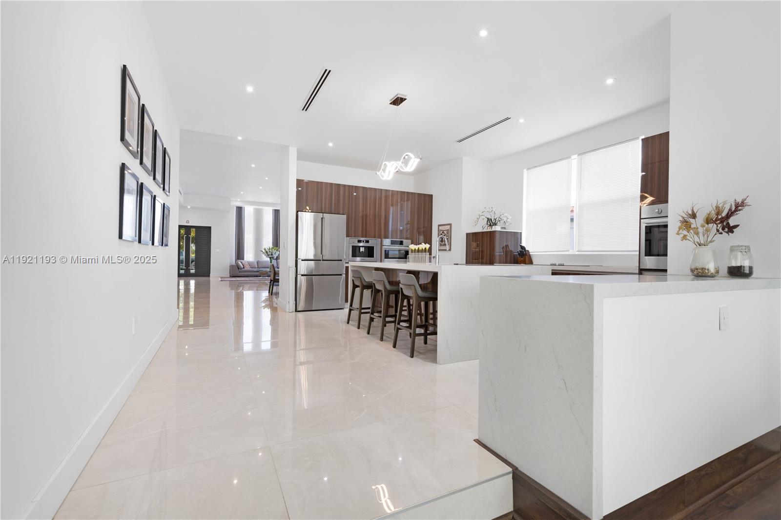 2420 SW 24th St Miami, FL 33145