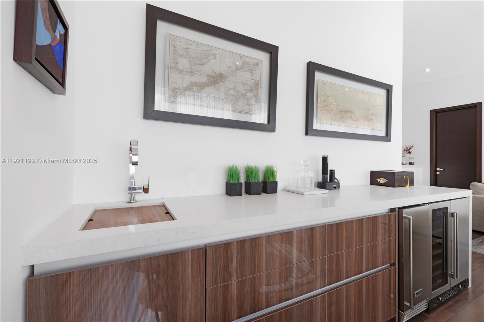 2420 SW 24th St Miami, FL 33145