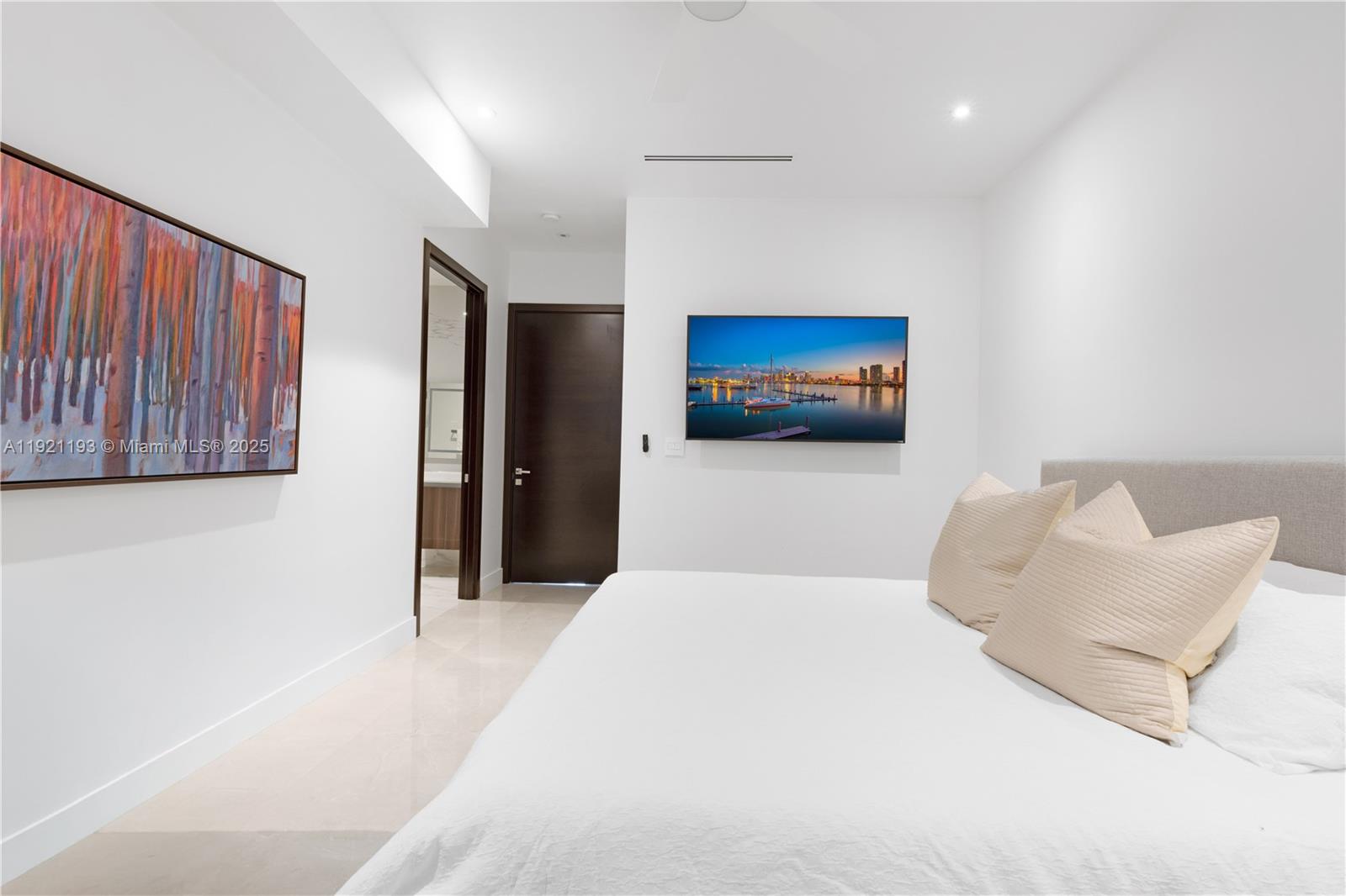 2420 SW 24th St Miami, FL 33145