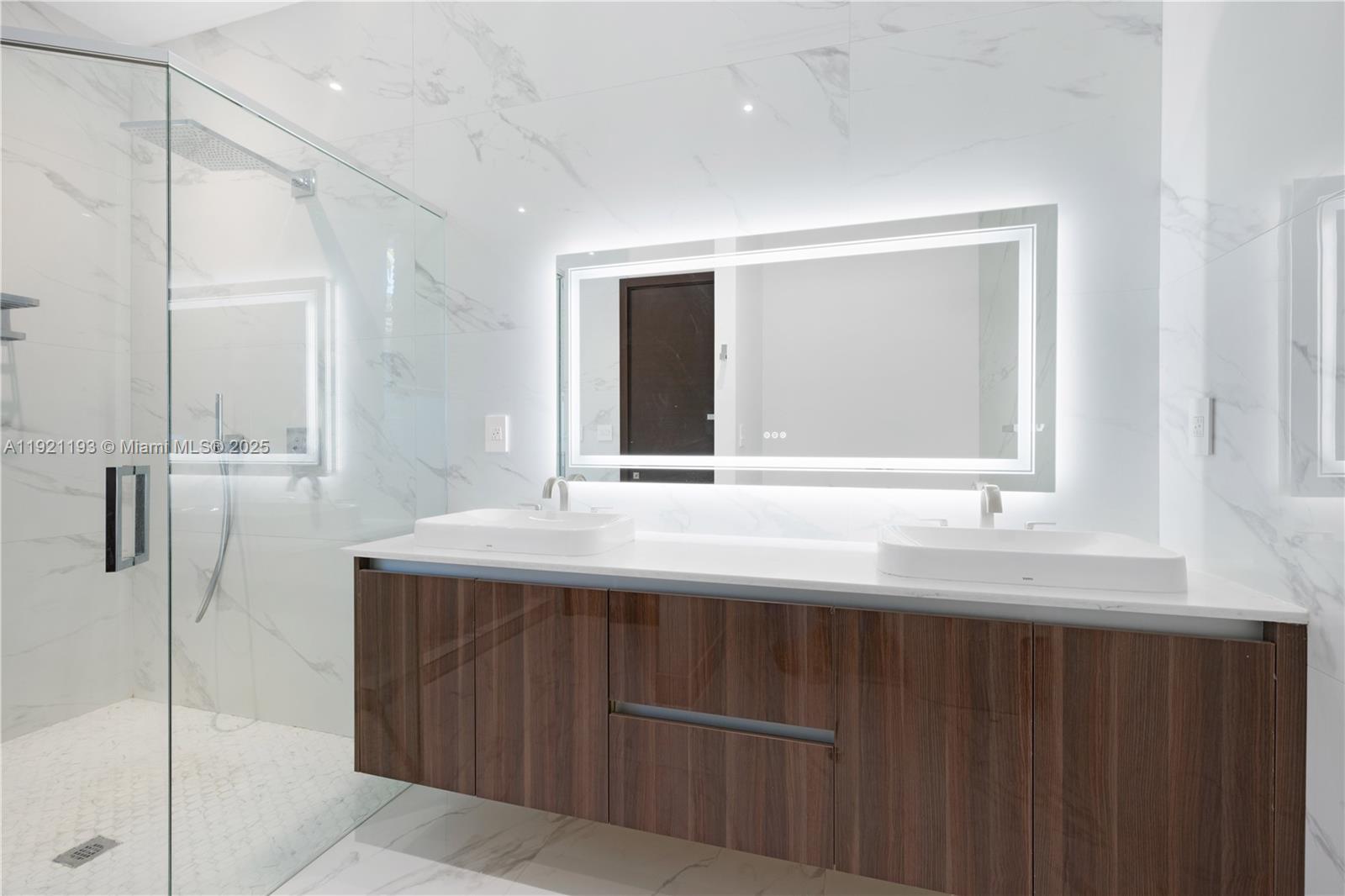 2420 SW 24th St Miami, FL 33145