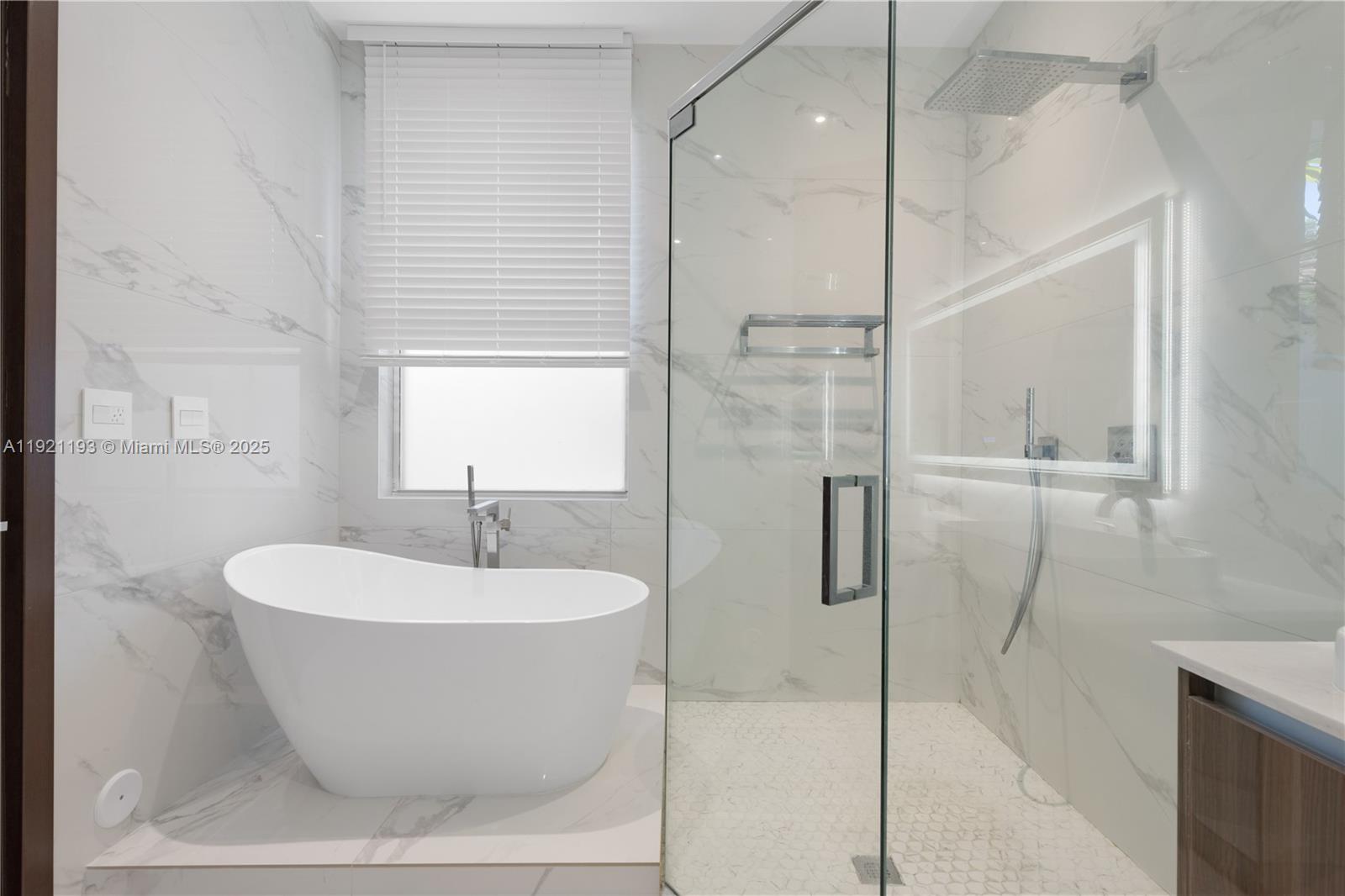 2420 SW 24th St Miami, FL 33145