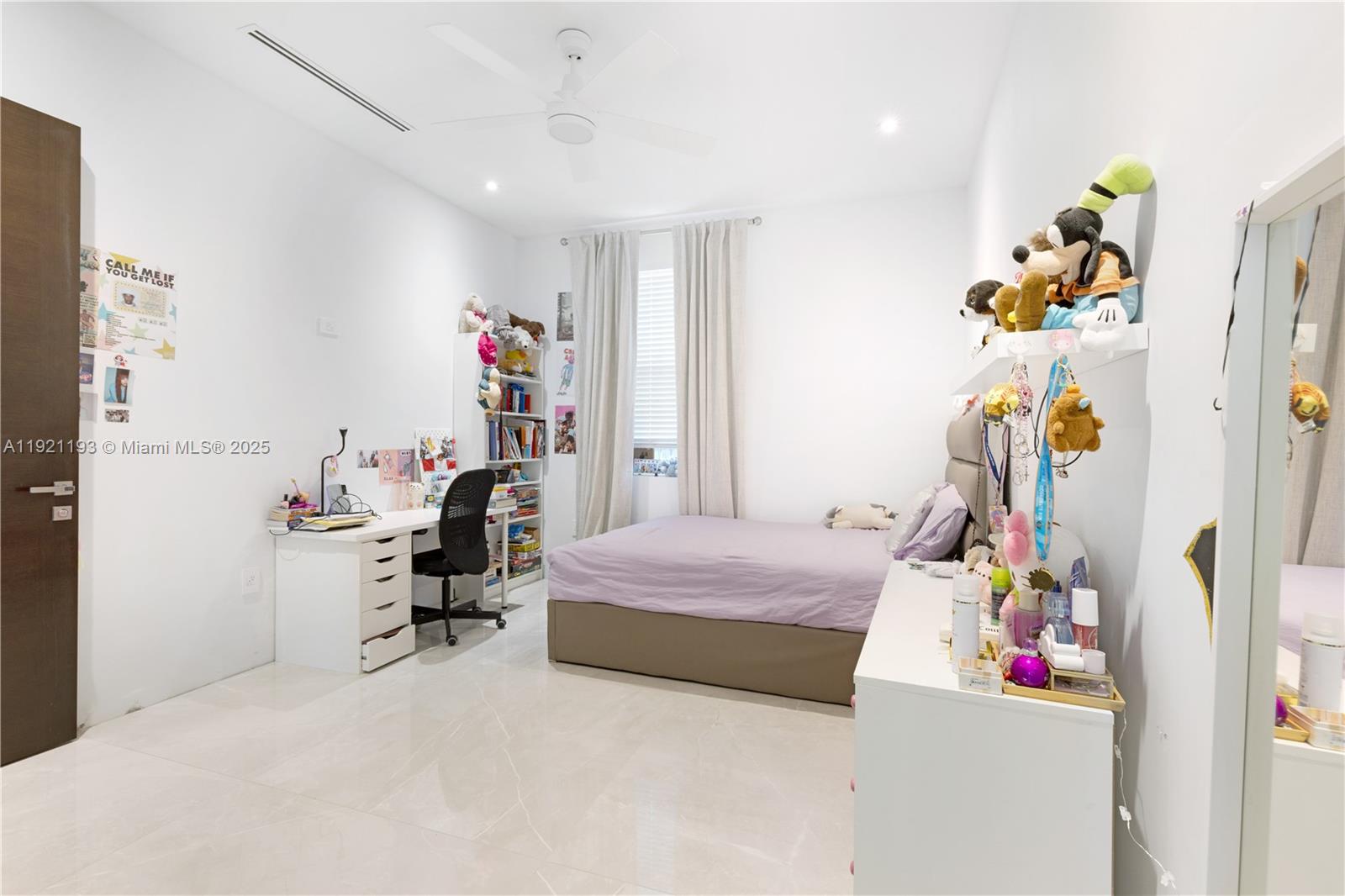 2420 SW 24th St Miami, FL 33145