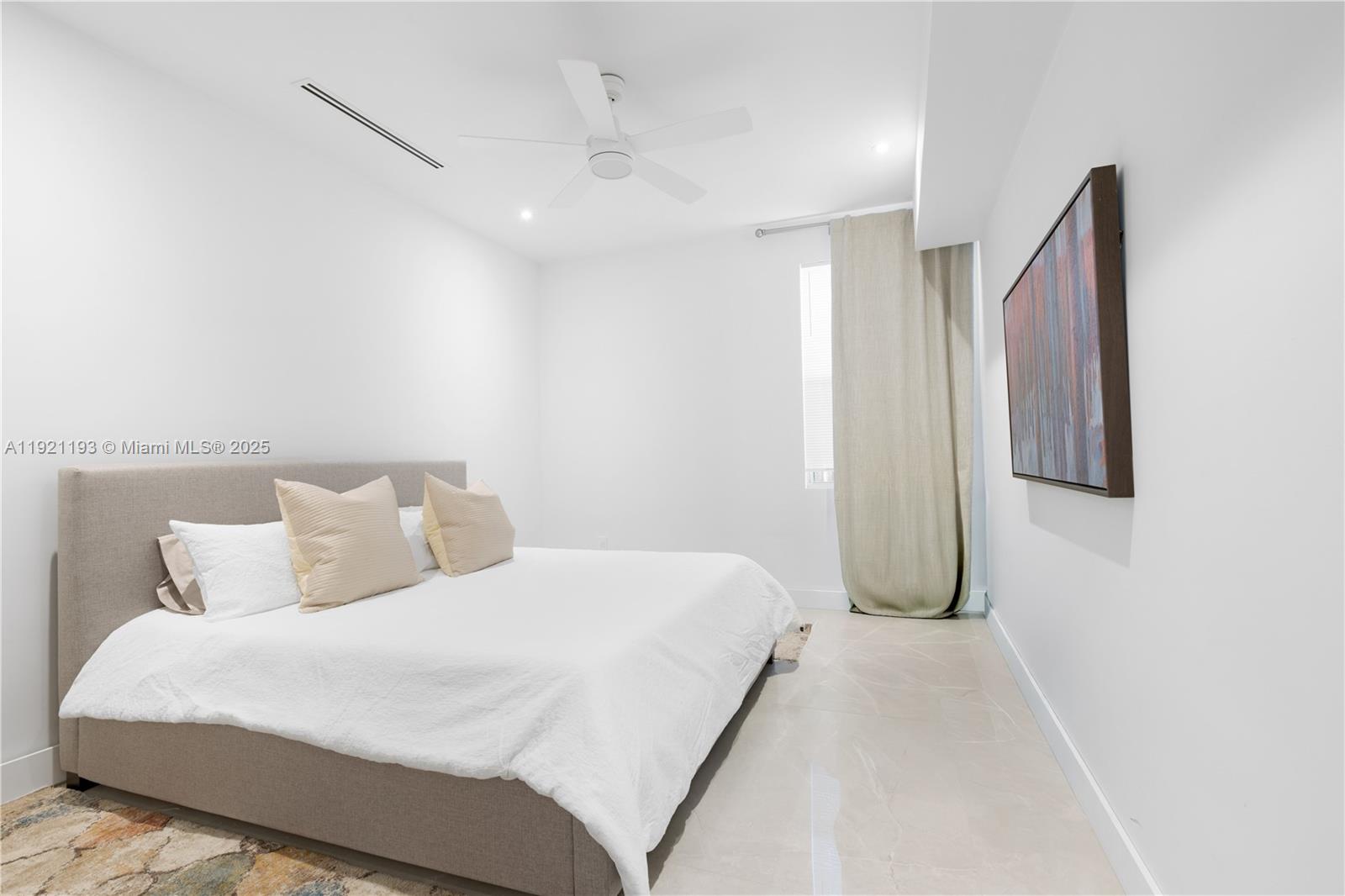 2420 SW 24th St Miami, FL 33145