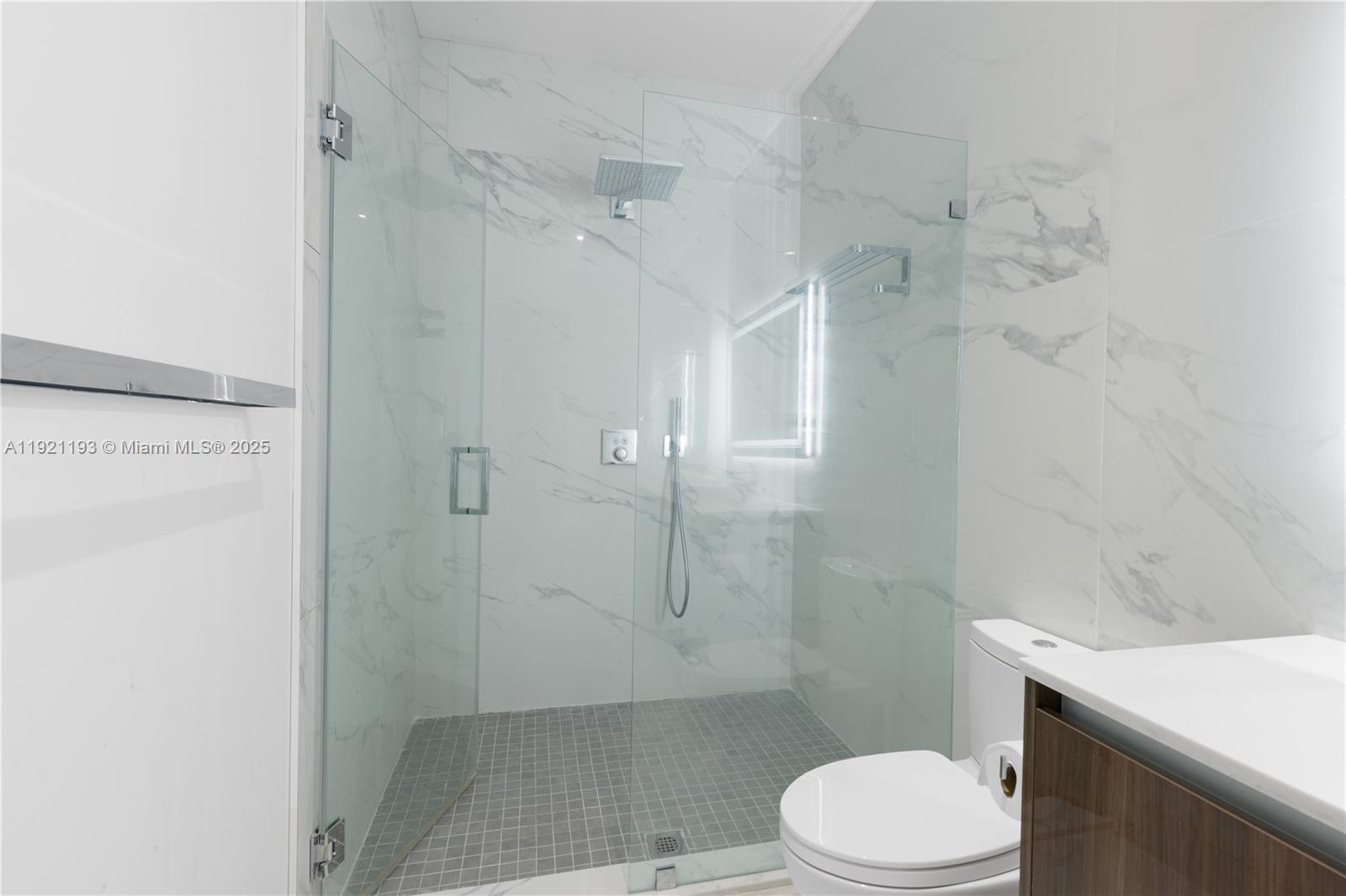 2420 SW 24th St Miami, FL 33145