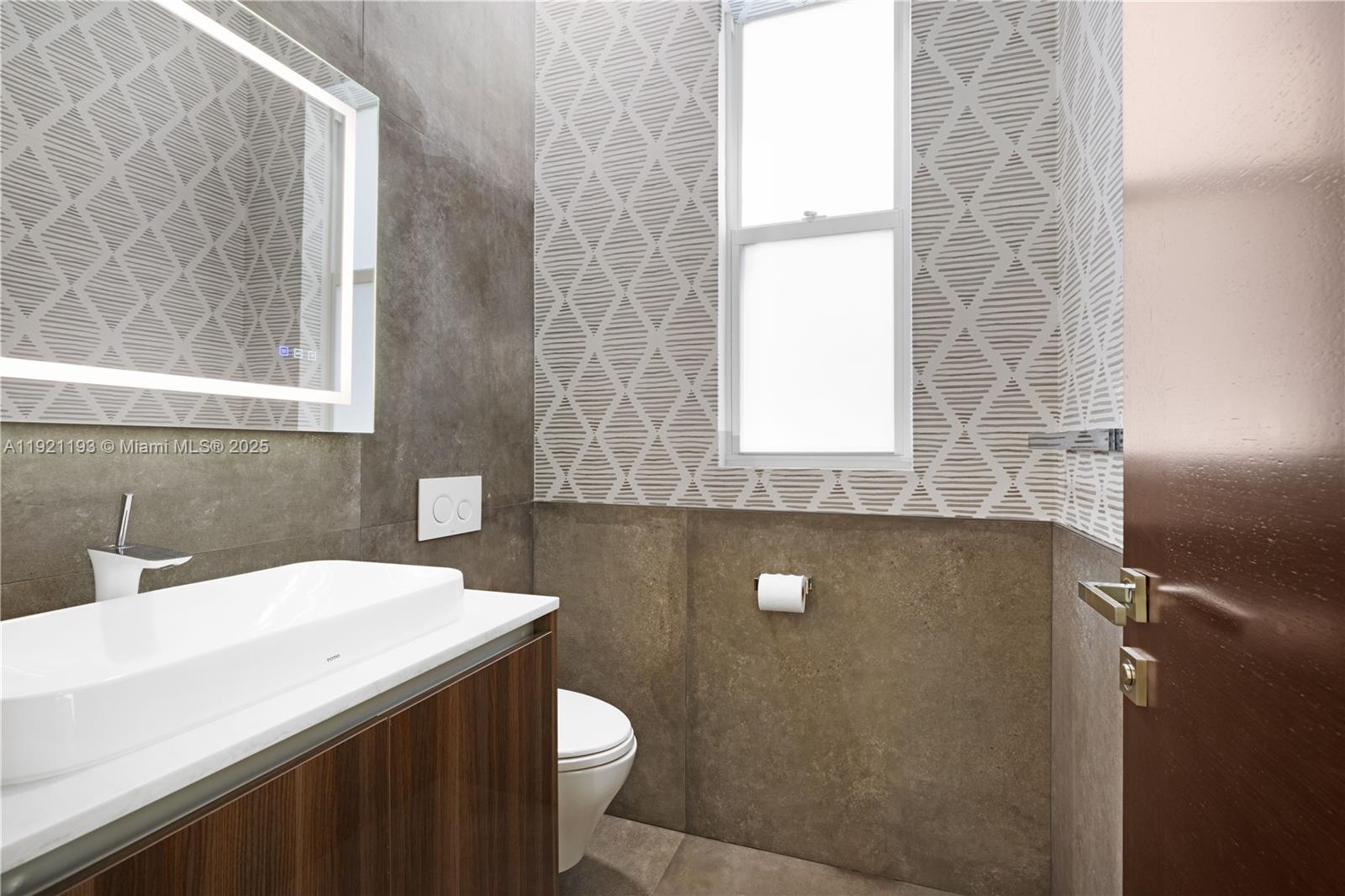 2420 SW 24th St Miami, FL 33145