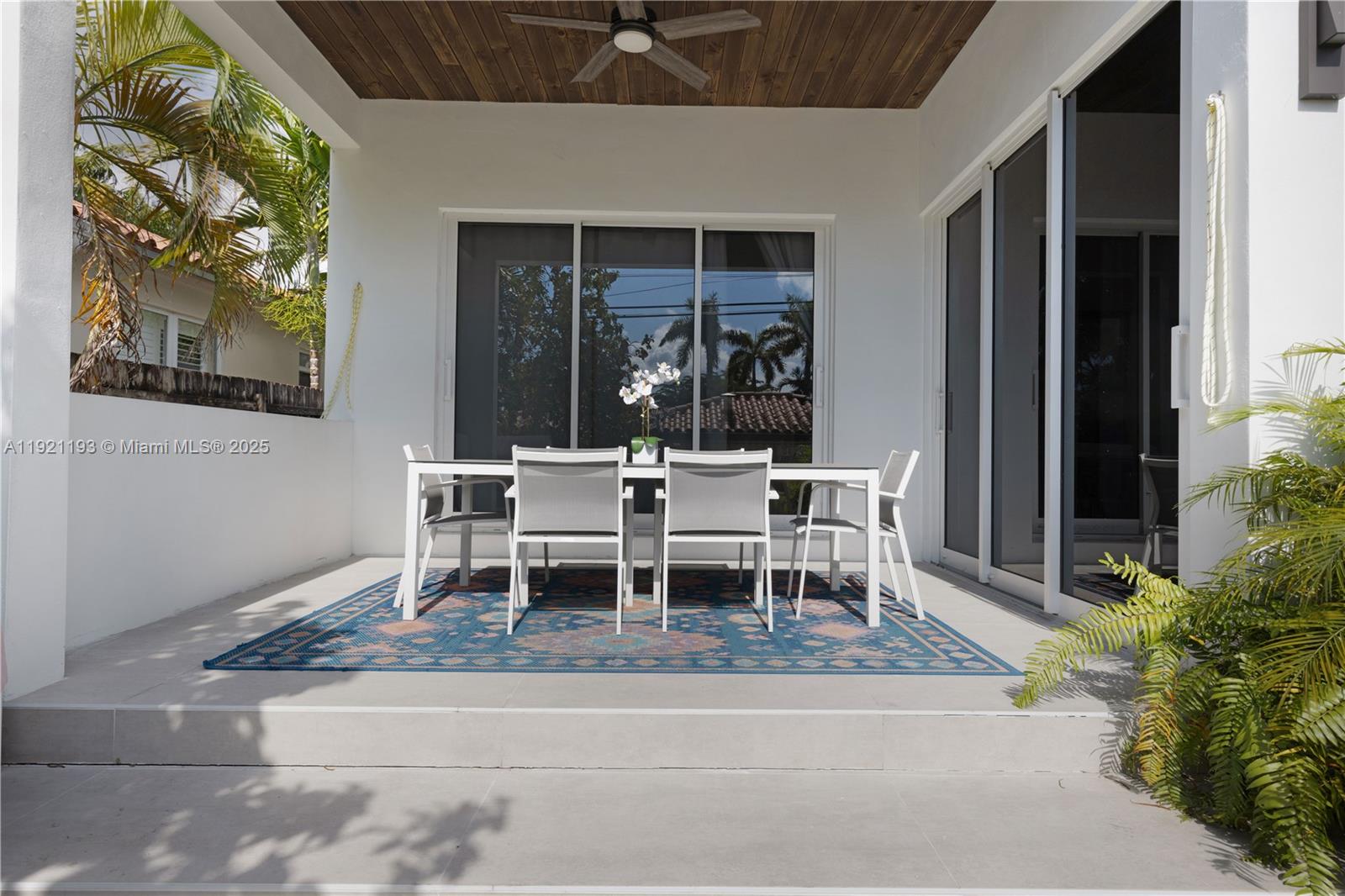 2420 SW 24th St Miami, FL 33145