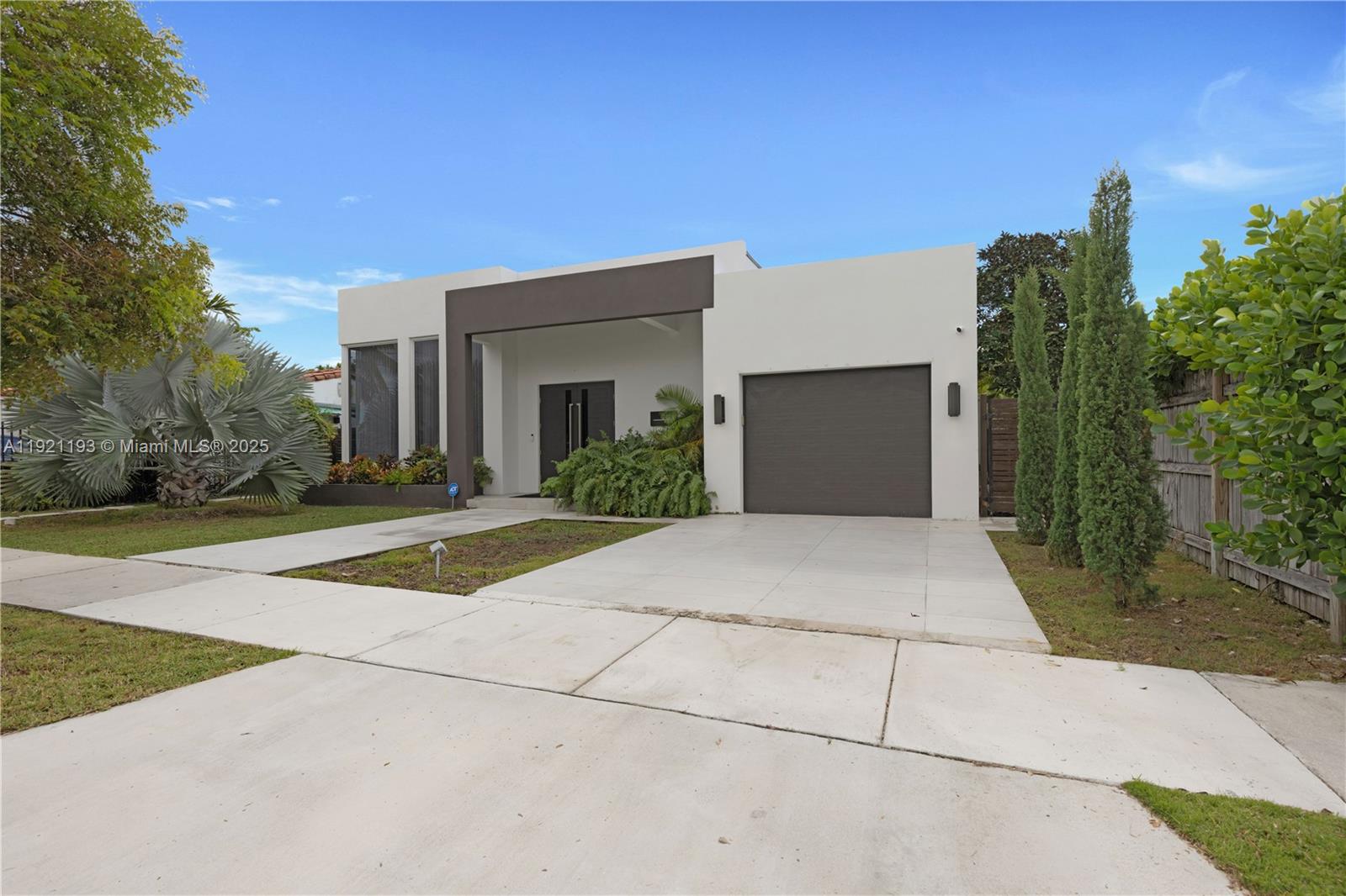 2420 SW 24th St Miami, FL 33145