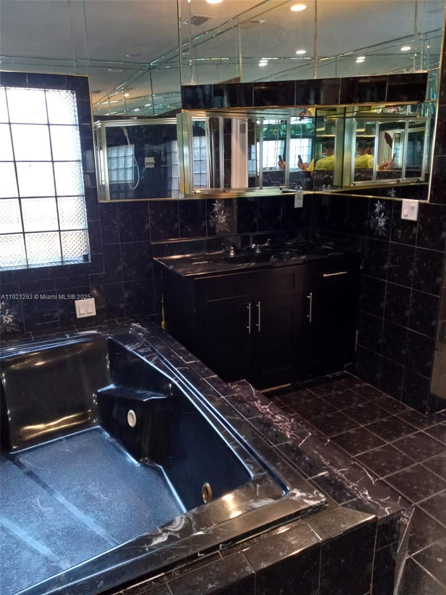 3041 NW 95th Ter Miami, FL 33147