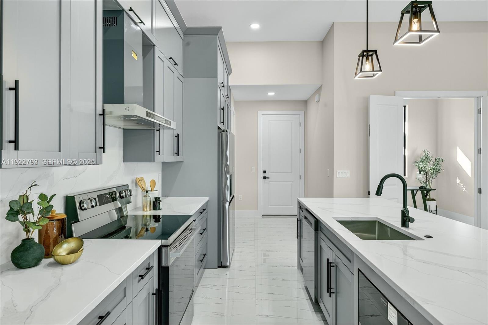 1129 SW 24th St Cape Coral, FL 33991