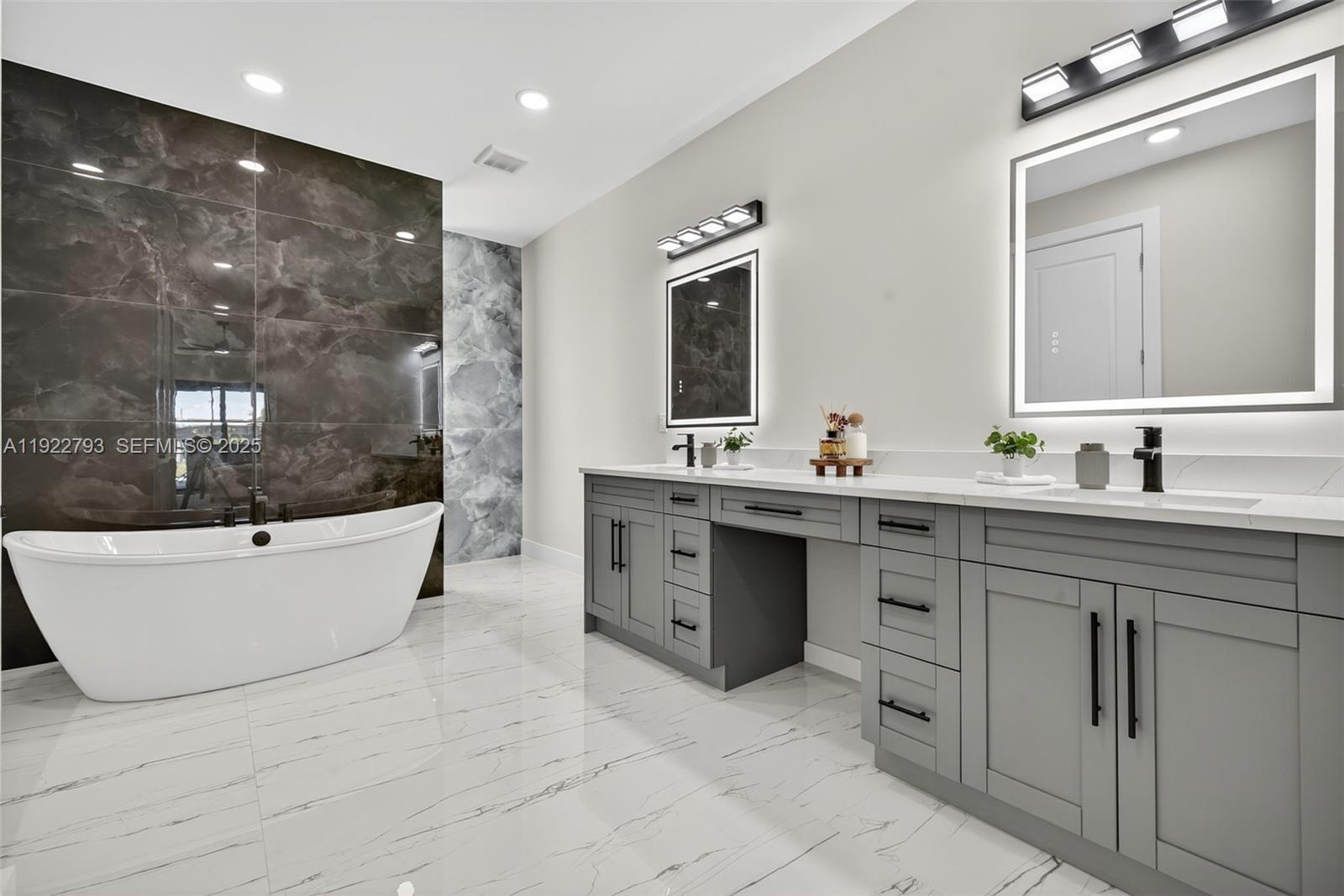 1129 SW 24th St Cape Coral, FL 33991