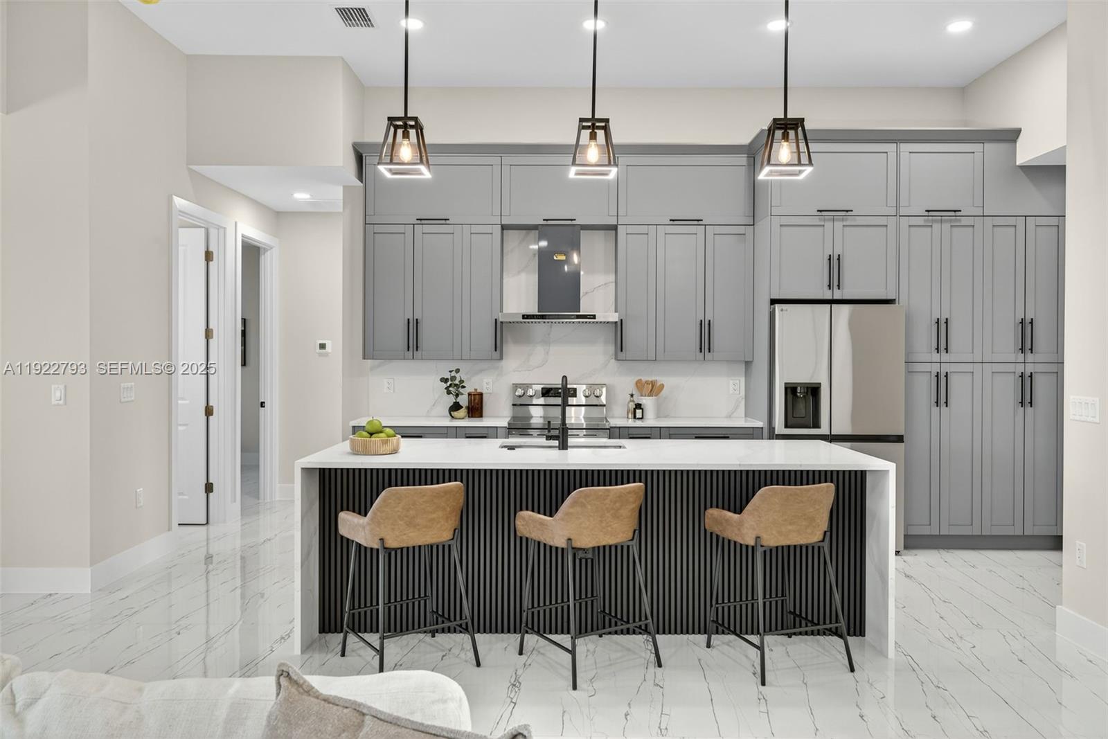 1129 SW 24th St Cape Coral, FL 33991