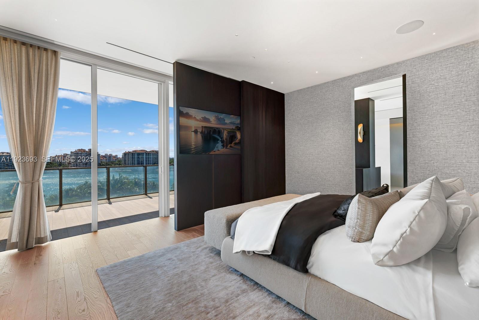 800 S Pointe Dr #801 Miami Beach, FL 33139