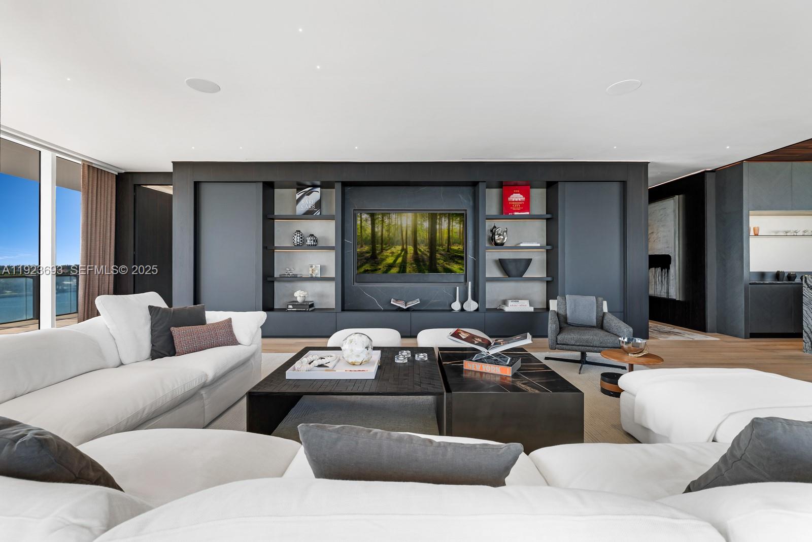 800 S Pointe Dr #801 Miami Beach, FL 33139