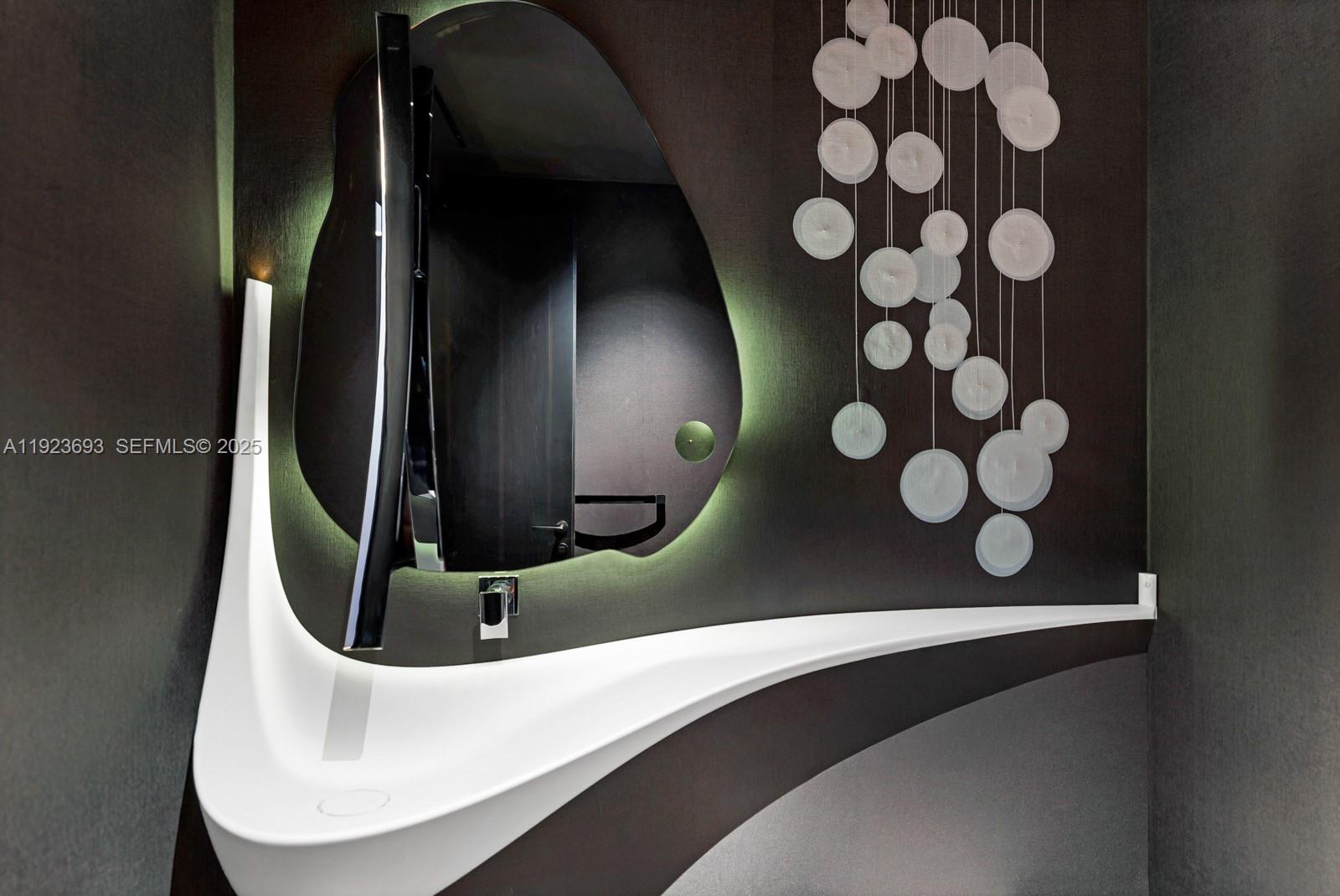 800 S Pointe Dr #801 Miami Beach, FL 33139