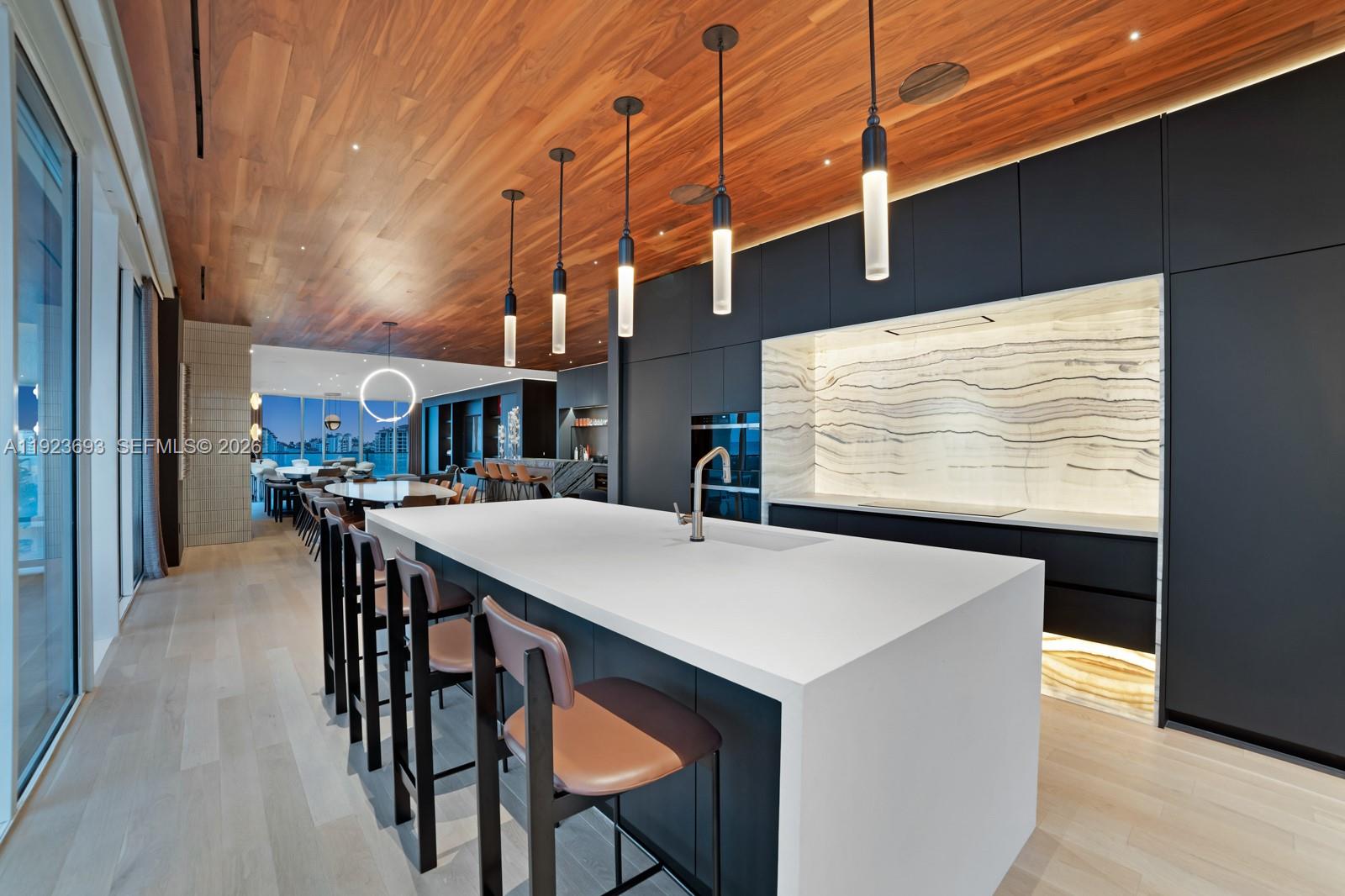 800 S Pointe Dr #801 Miami Beach, FL 33139