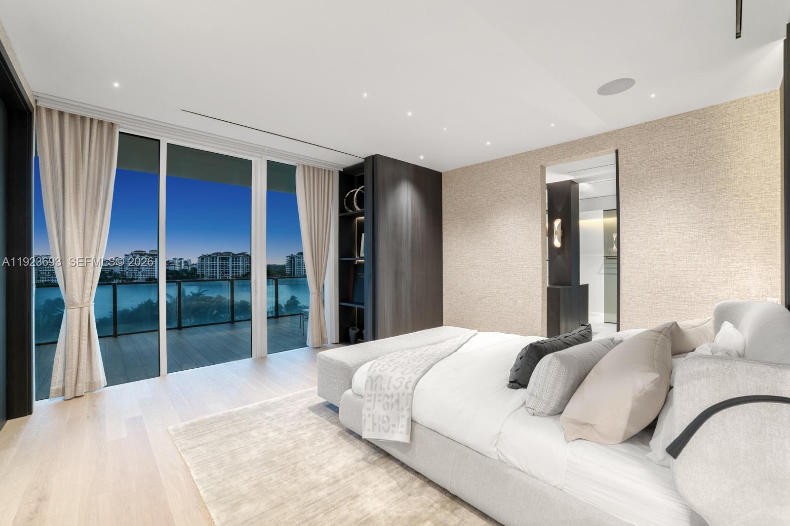 800 S Pointe Dr #801 Miami Beach, FL 33139