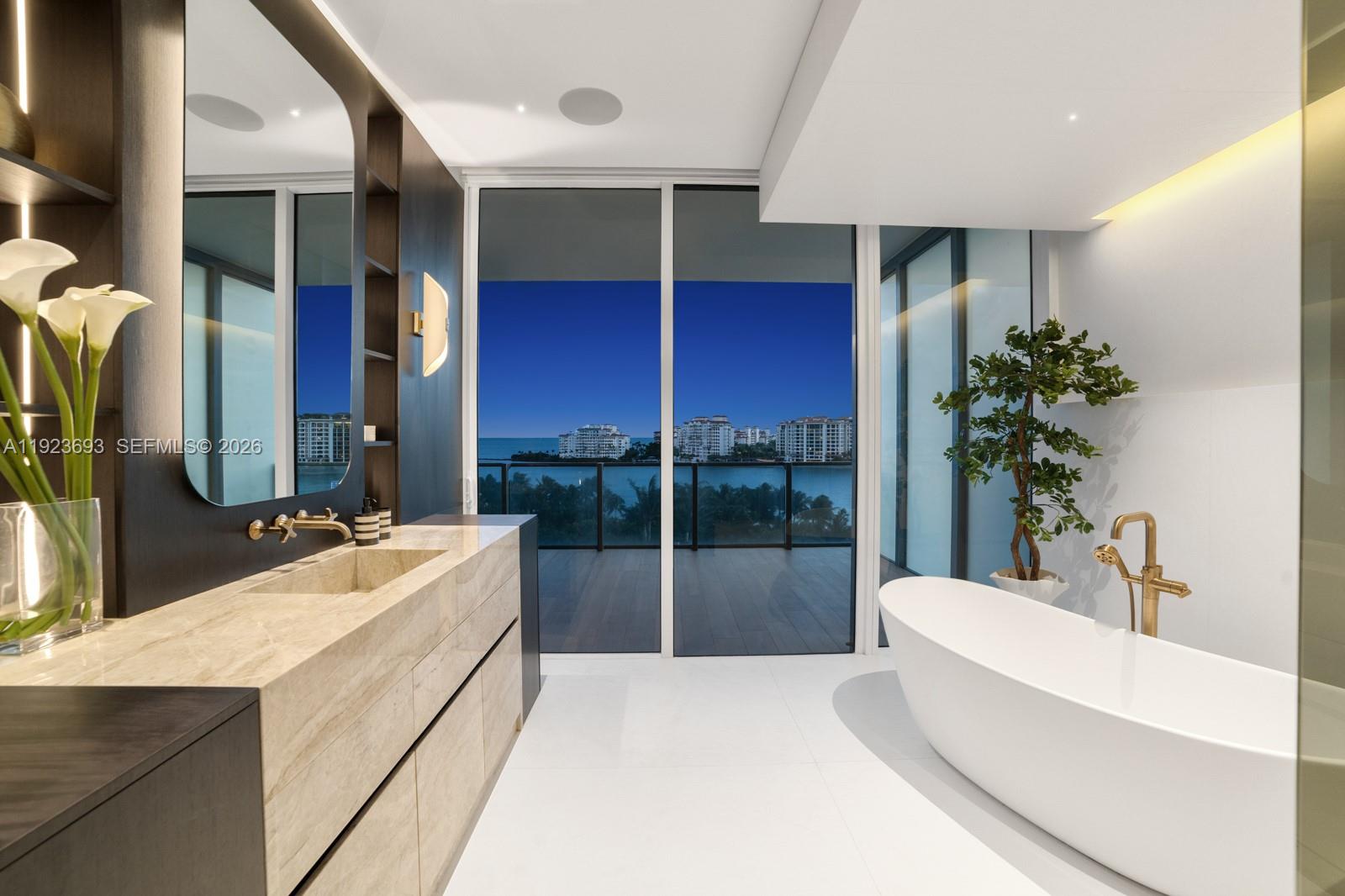 800 S Pointe Dr #801 Miami Beach, FL 33139