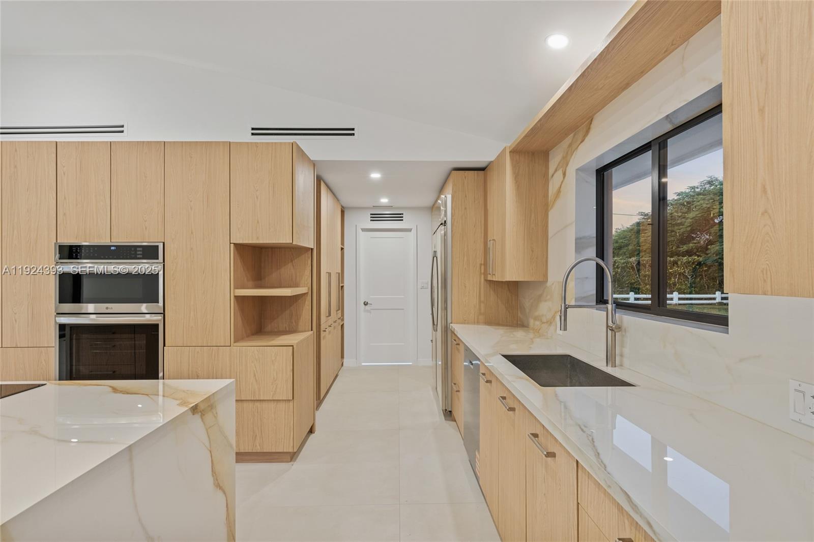 12940 SW 73rd Ave Pinecrest, FL 33156