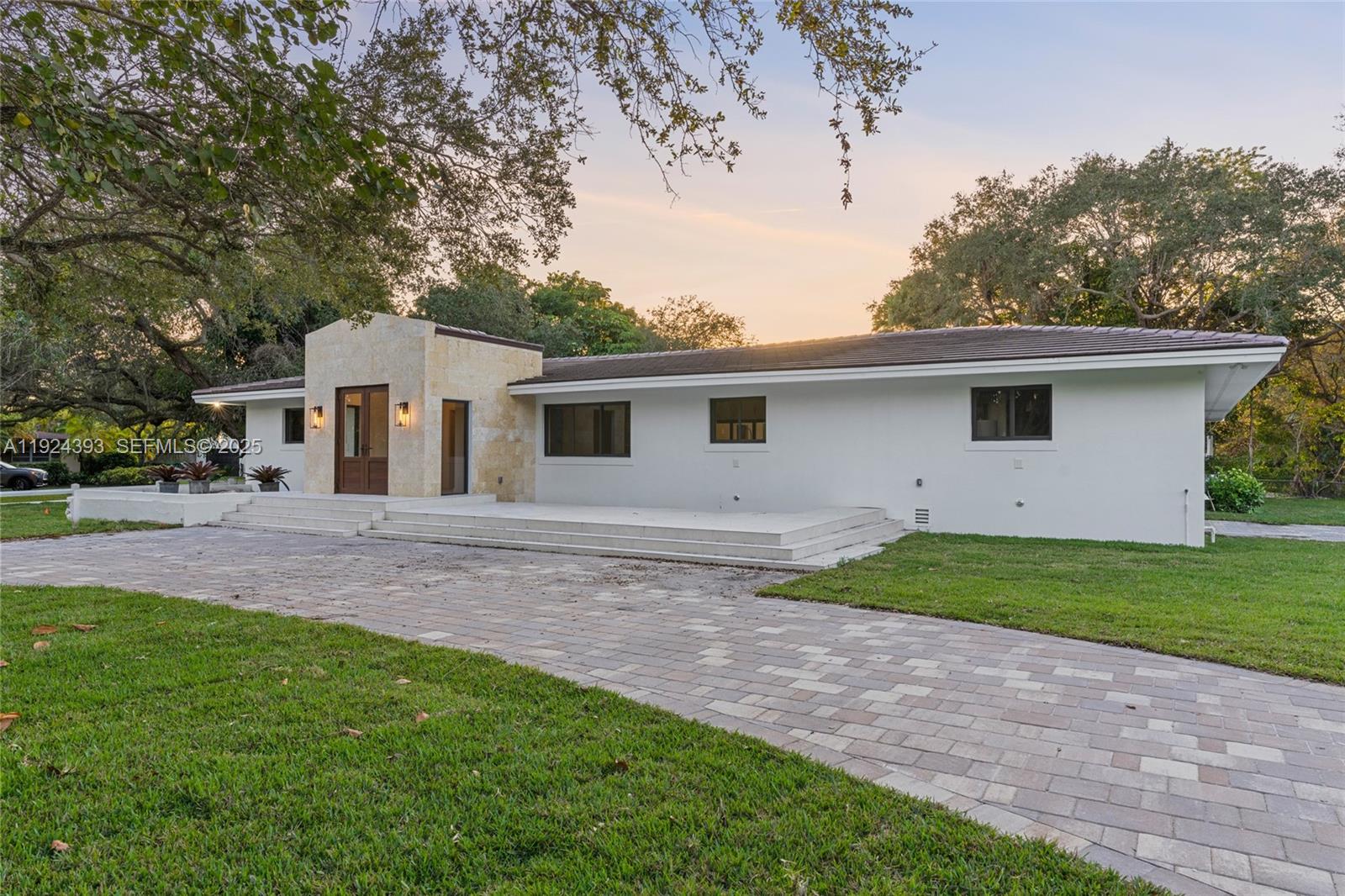 12940 SW 73rd Ave Pinecrest, FL 33156