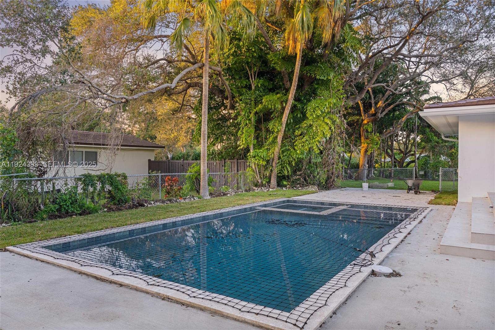 12940 SW 73rd Ave Pinecrest, FL 33156