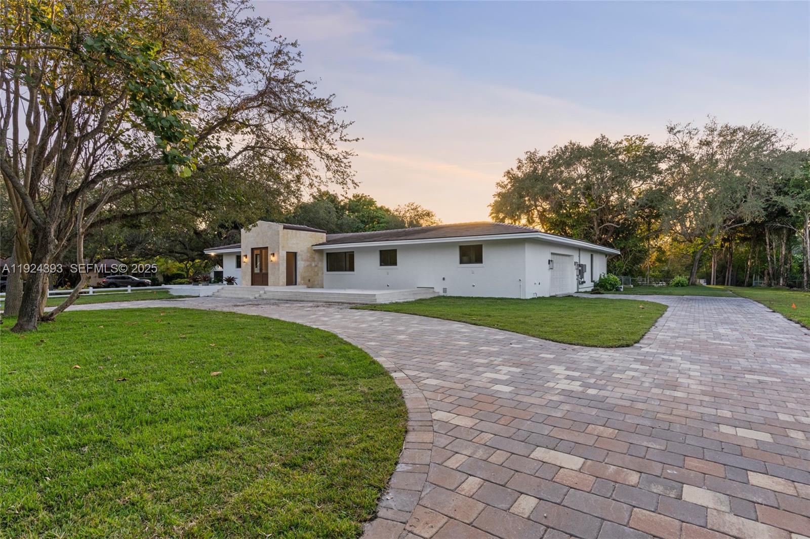 12940 SW 73rd Ave Pinecrest, FL 33156