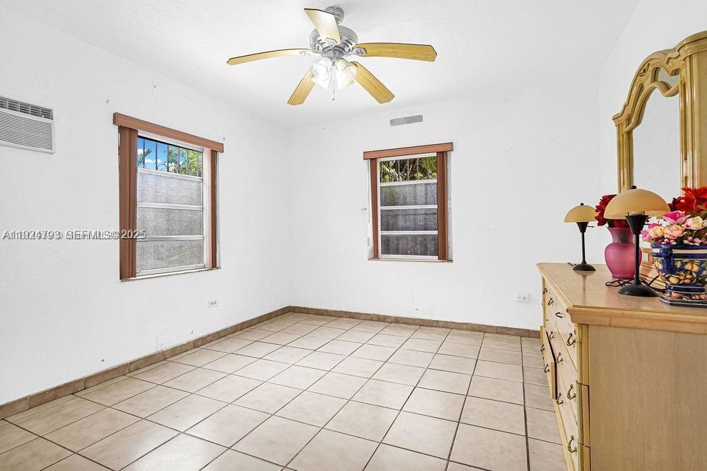 911 E 9th Pl Hialeah, FL 33010