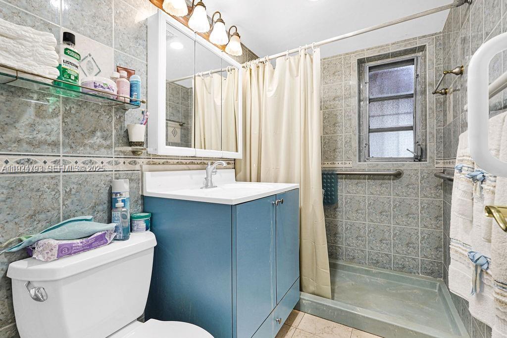 911 E 9th Pl Hialeah, FL 33010