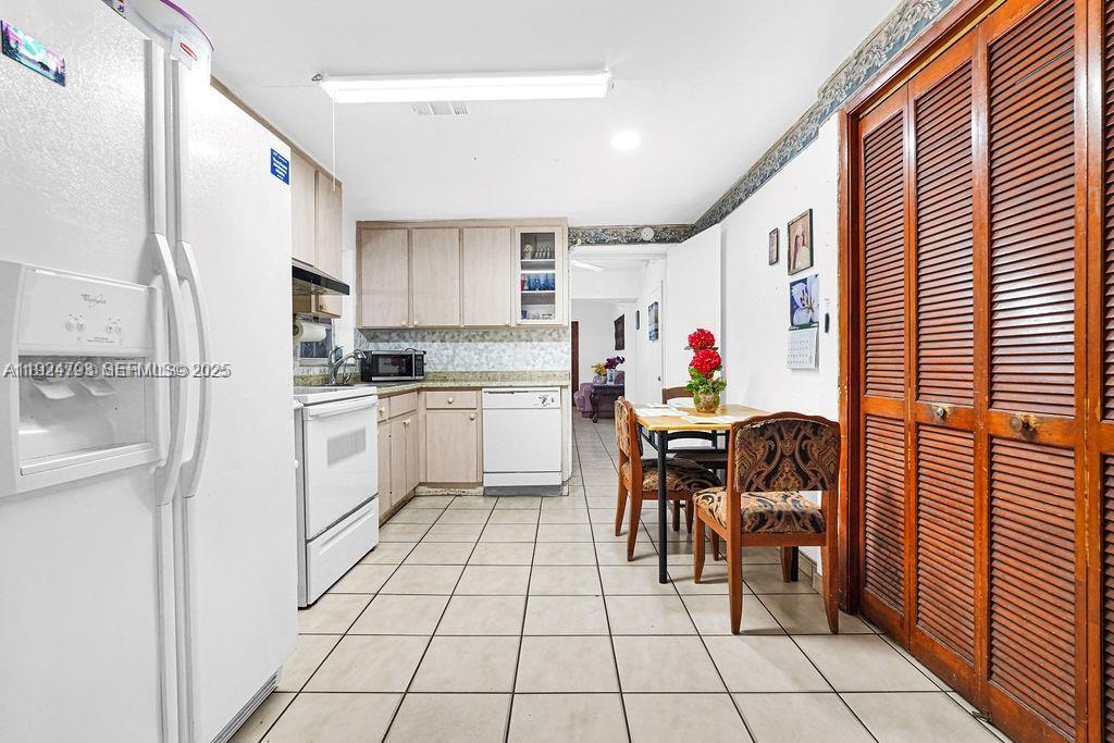 911 E 9th Pl Hialeah, FL 33010