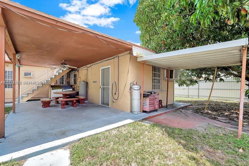 911 E 9th Pl Hialeah, FL 33010