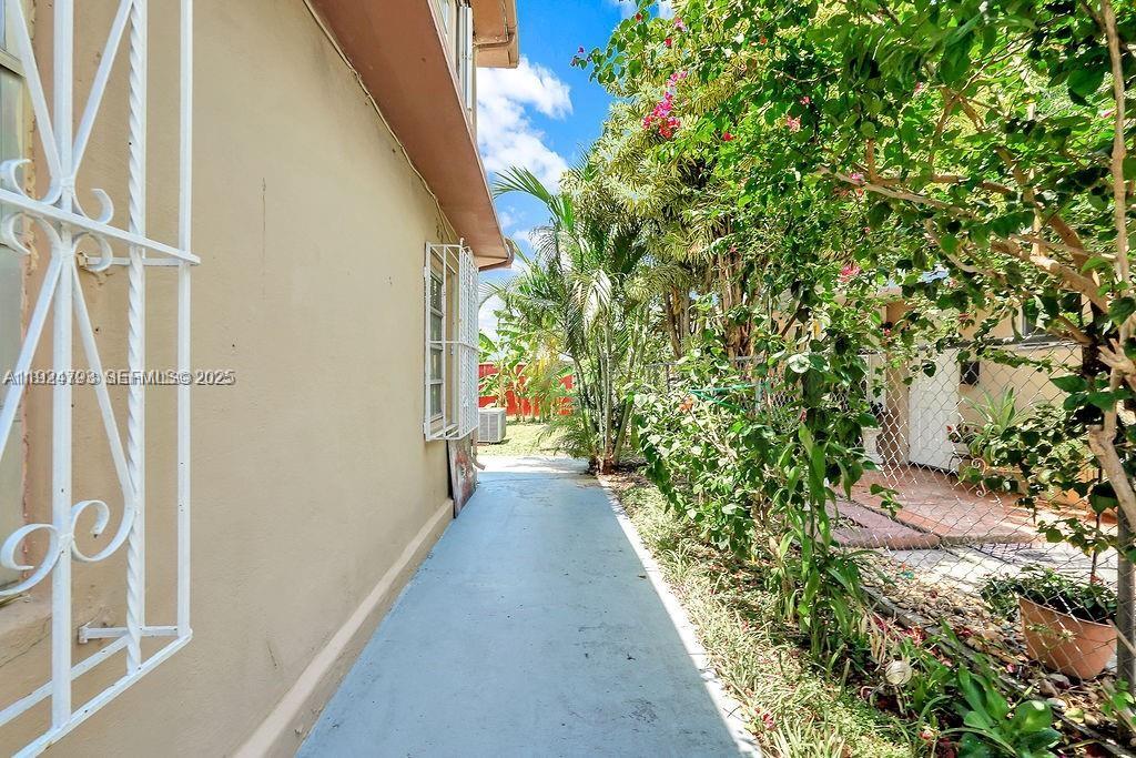 911 E 9th Pl Hialeah, FL 33010