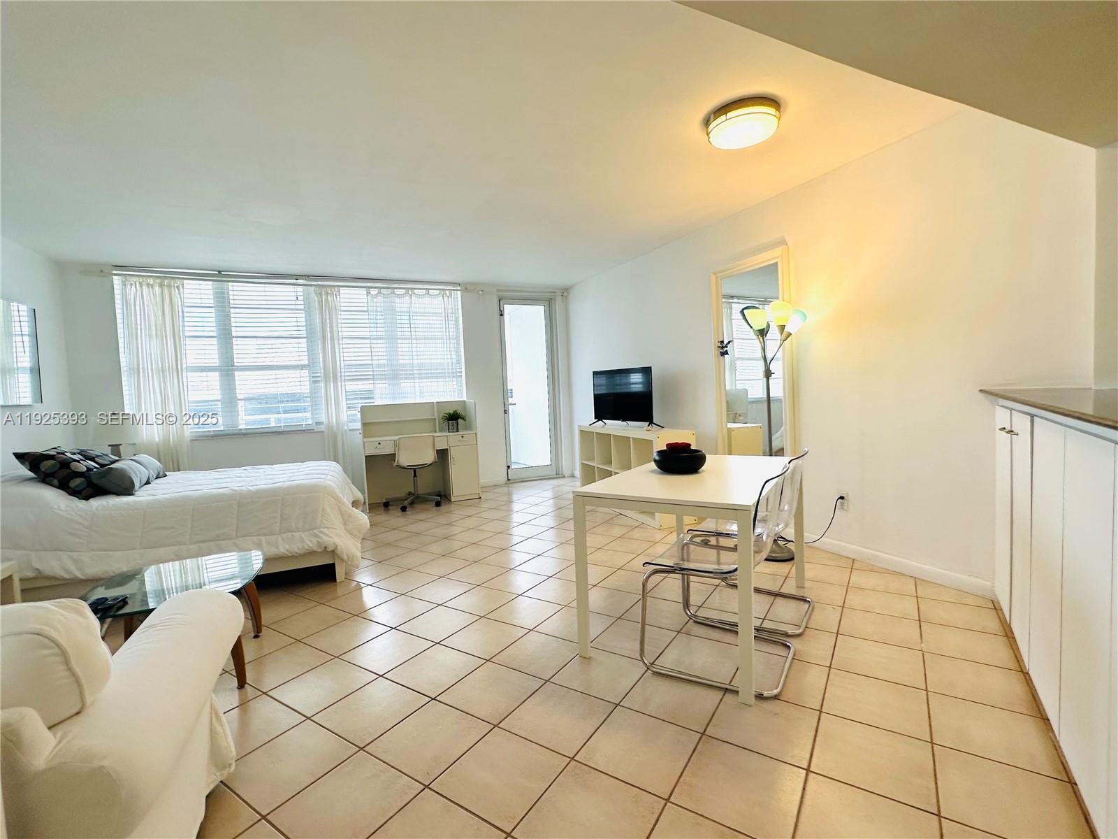 100 Lincoln Rd #1427 Miami Beach, FL 33139