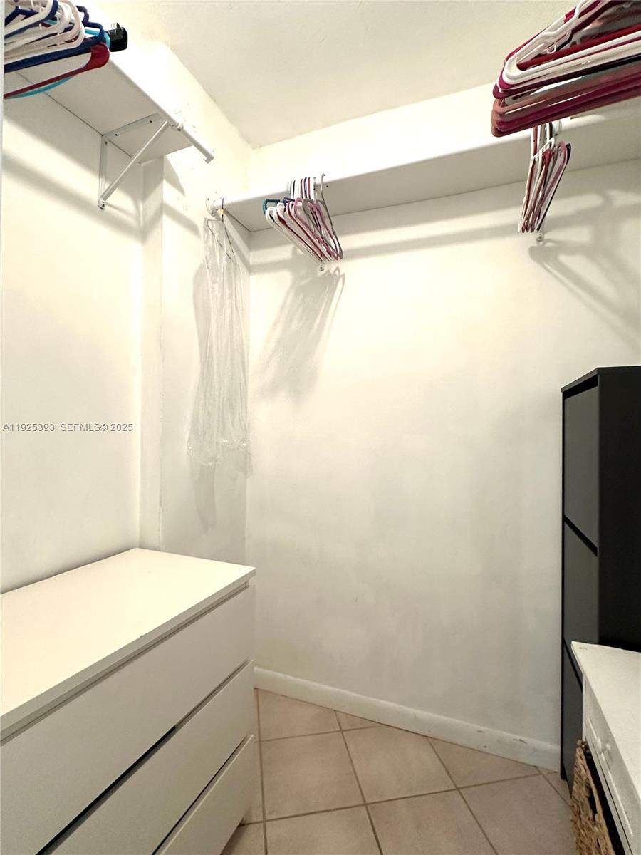 100 Lincoln Rd #1427 Miami Beach, FL 33139